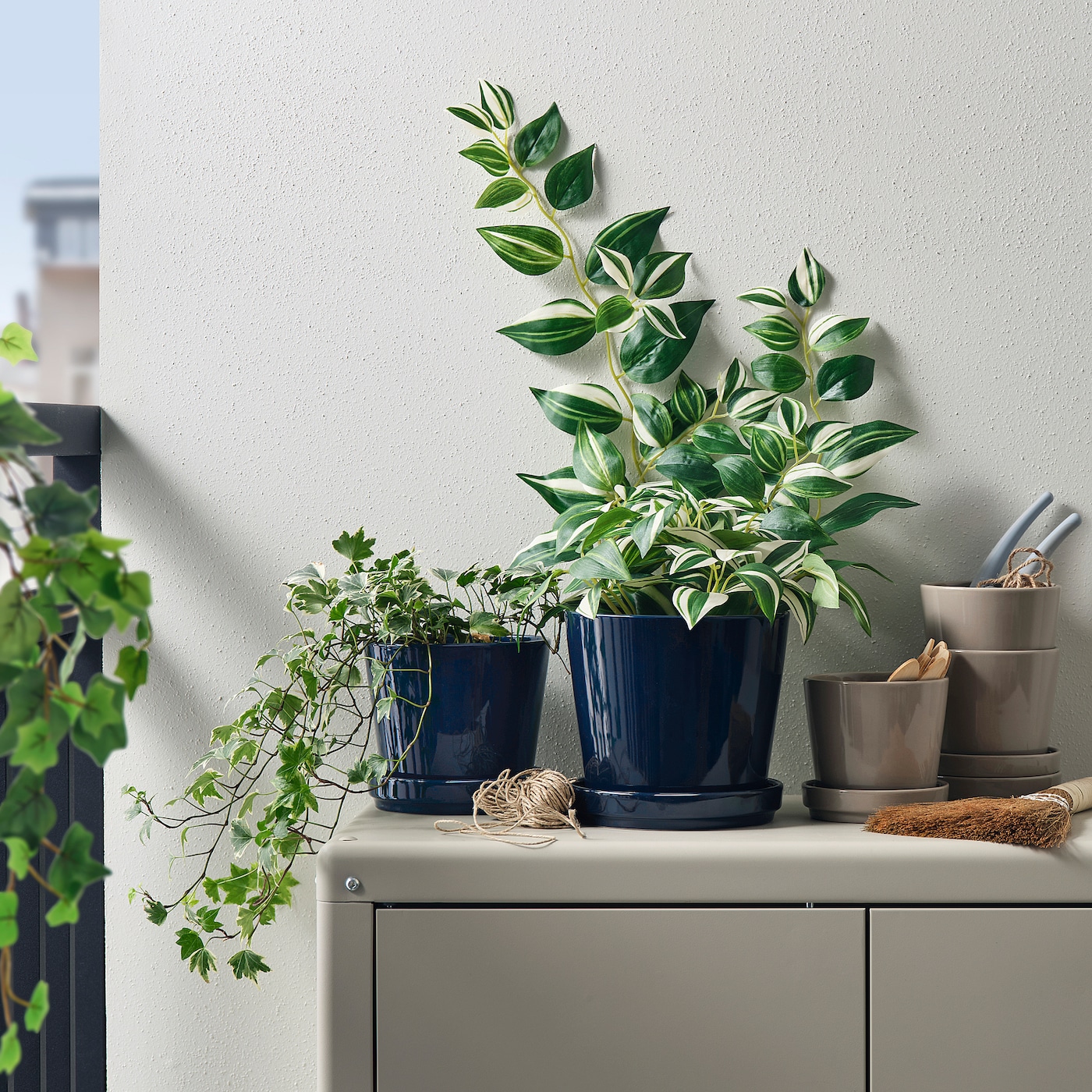 IKEA KLOTLÖNN doniczka z podstawką, do wewnątrz/na zewnątrz/czarnoniebieski, 15 cm