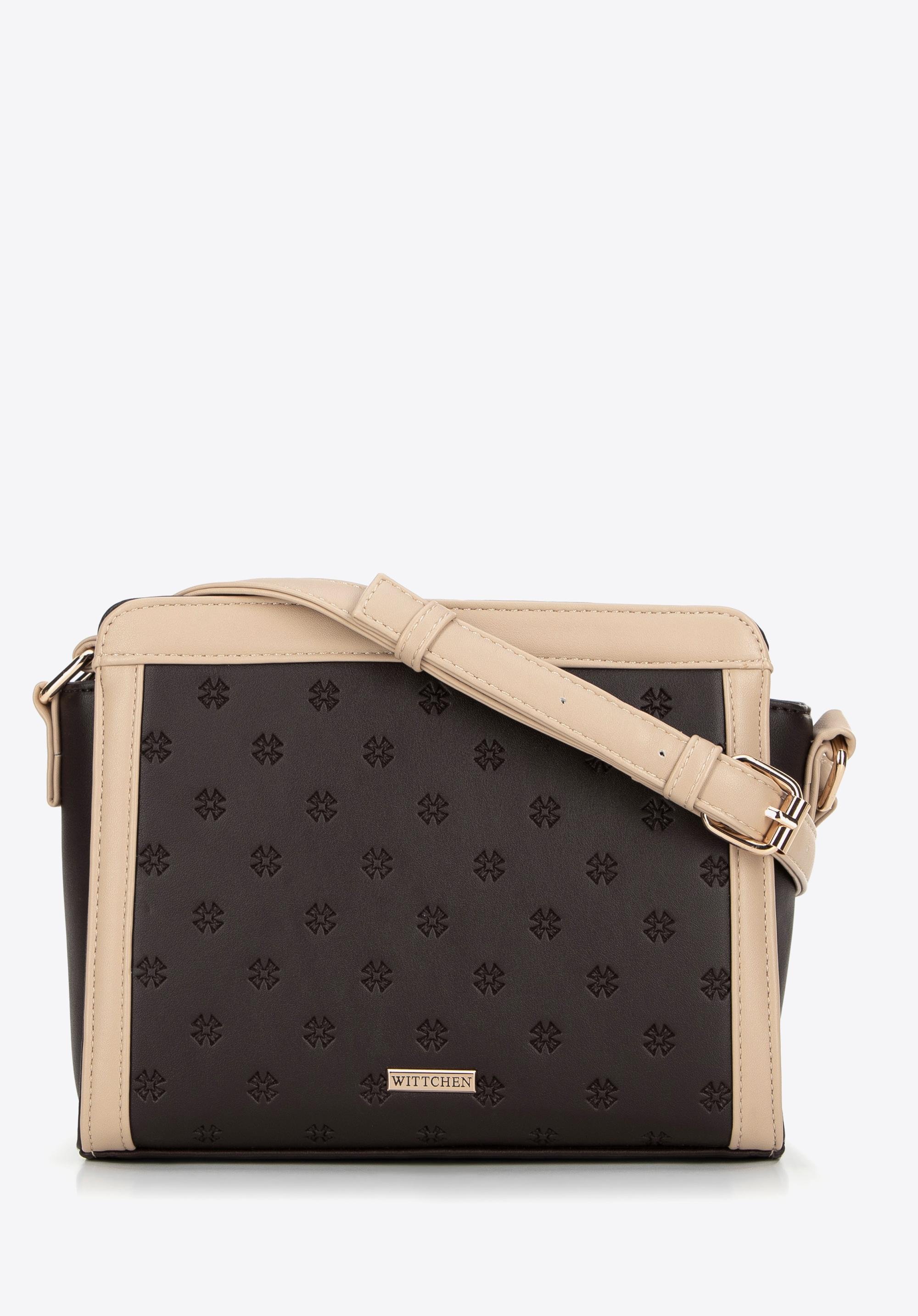 Damska torebka crossbody z tłoczonym monogramem brązowa
