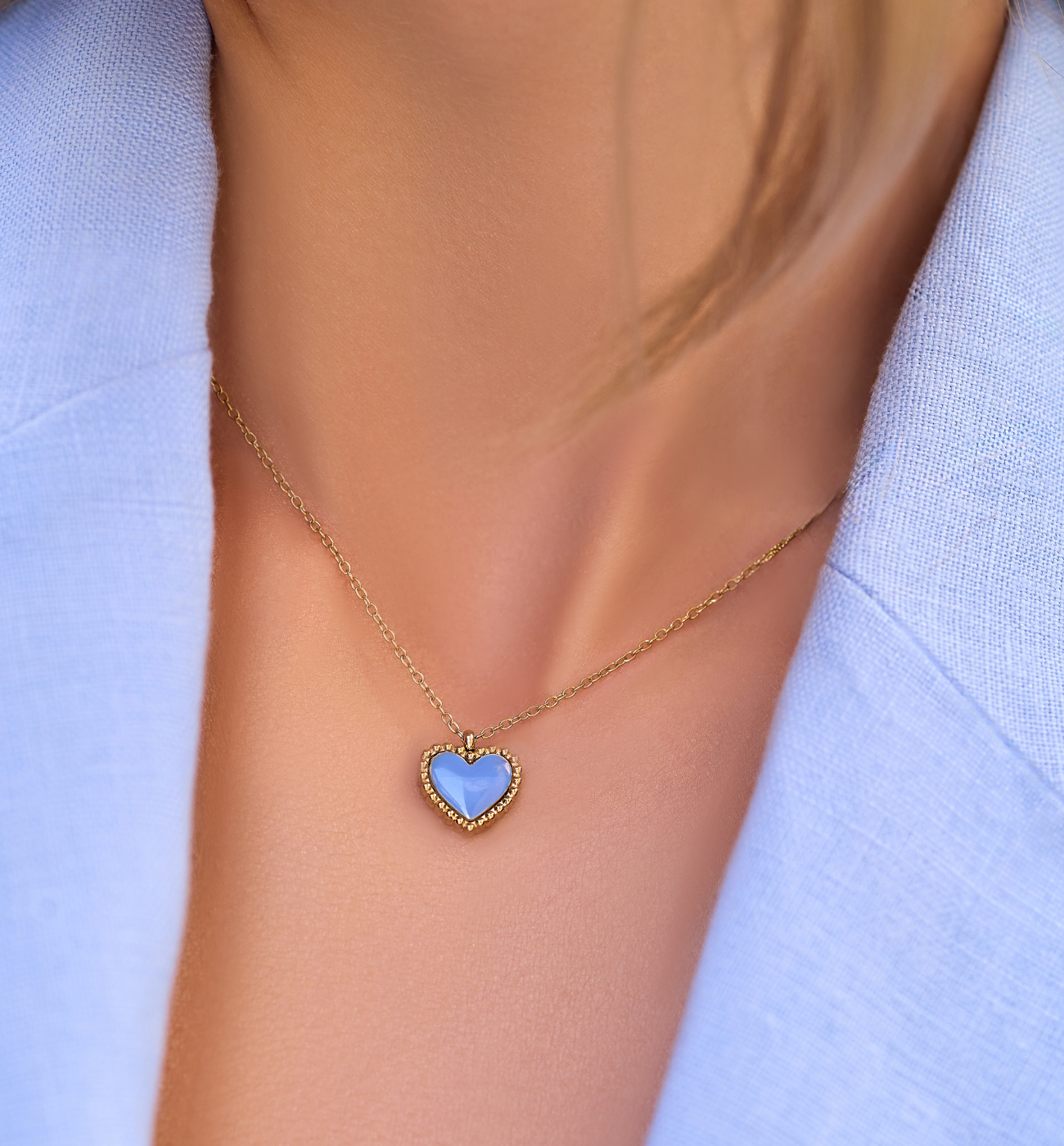Naszyjnik złoty z sercem i niebieską emalią Enamel Heart NSA1125