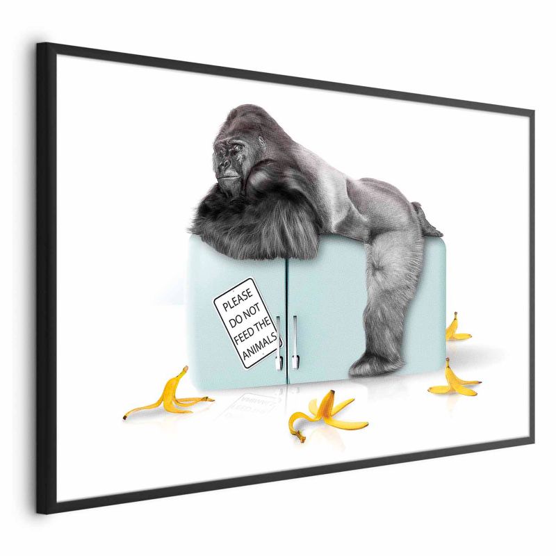 Plakat Artgeist Głodny goryl 90x60 cm z ramą czarną 1 szt