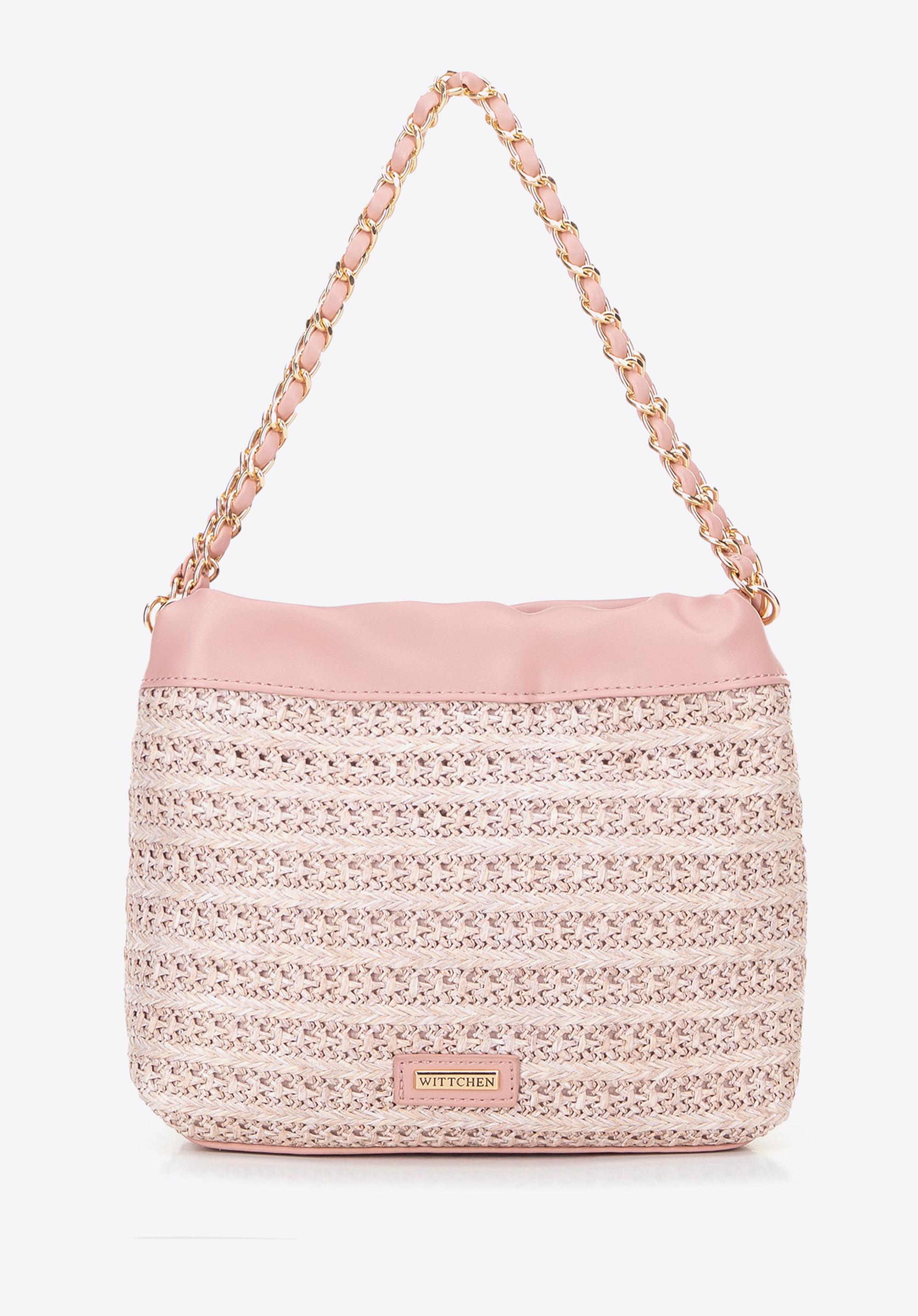 Pleciona torebka crossbody z łańcuszkami różowa