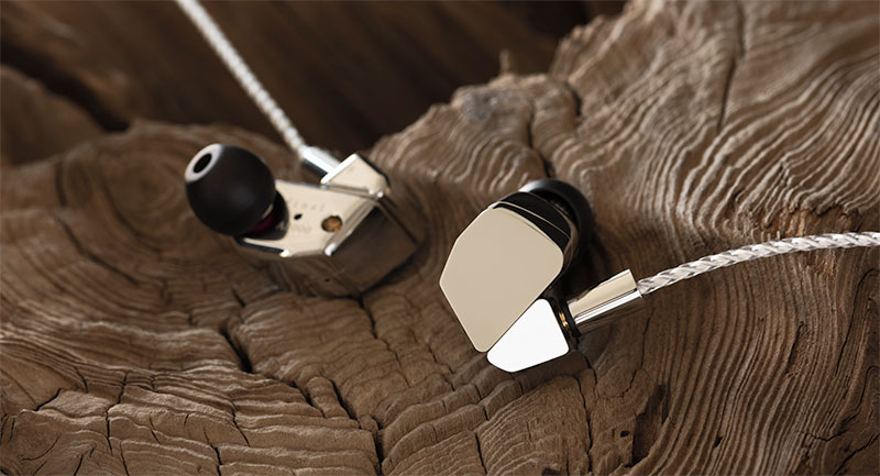 Final audio a8000