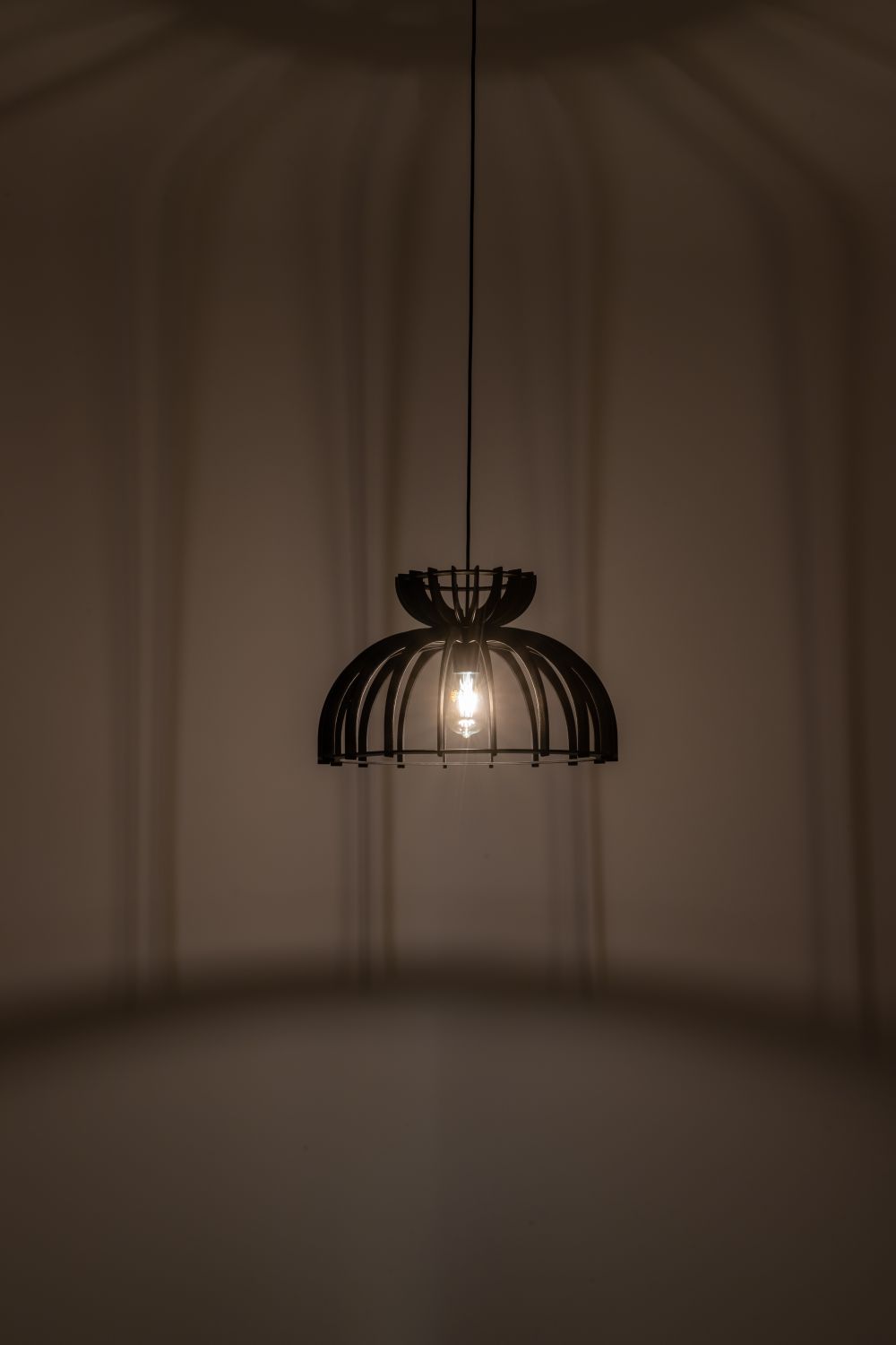 Nowodvorski Lighting Kymi Black C lampa wisząca 1x60W czarna 10575
