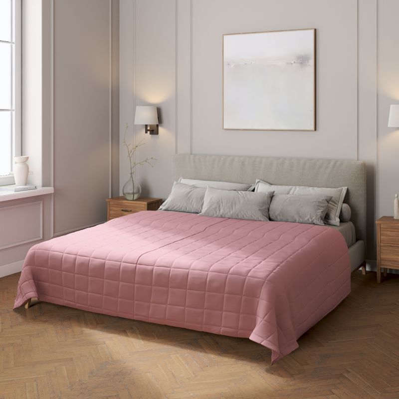 Narzuta pikowana w kratę Dekoria 130 x 210 cm brudny róż 1 szt.