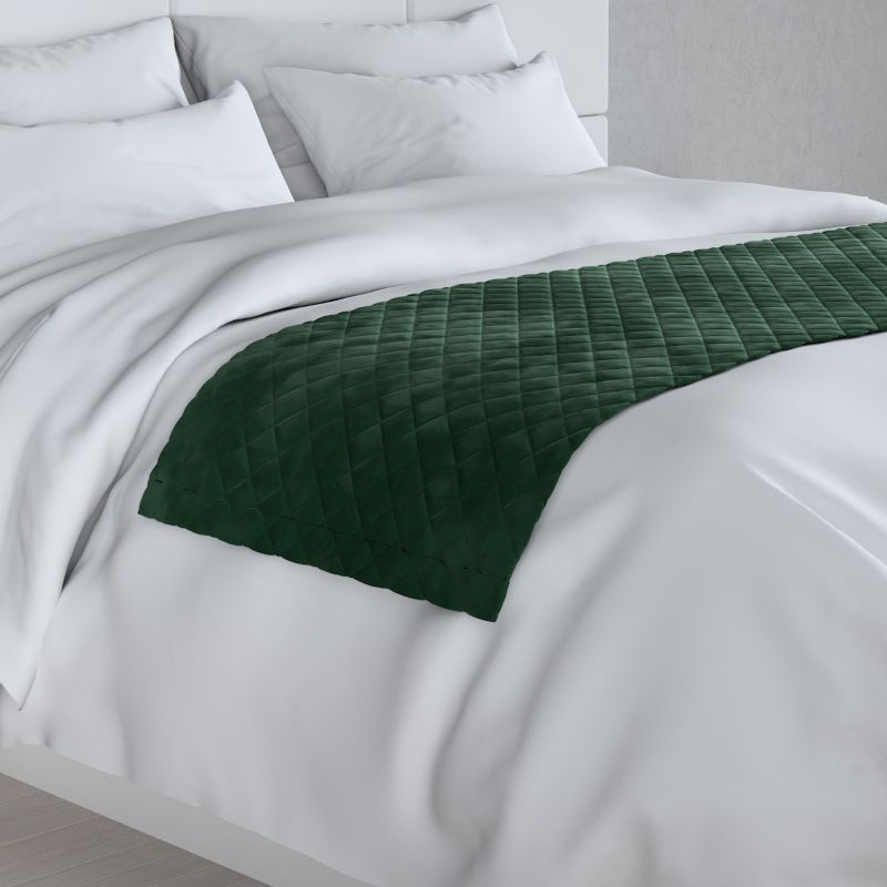 Narzuta hotelowa bieżnik Velvet 60x200cm Dekoria 200x60cm butelkowa zieleń 1 szt.