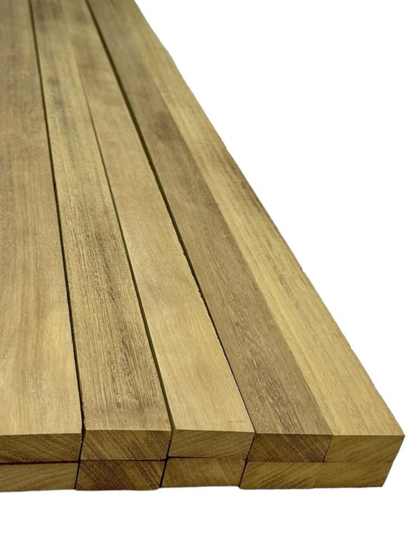 Opakowanie 10 listew dekoracyjnych z naturalnego drewna tropikalnego Iroko 15x45x2400 mm