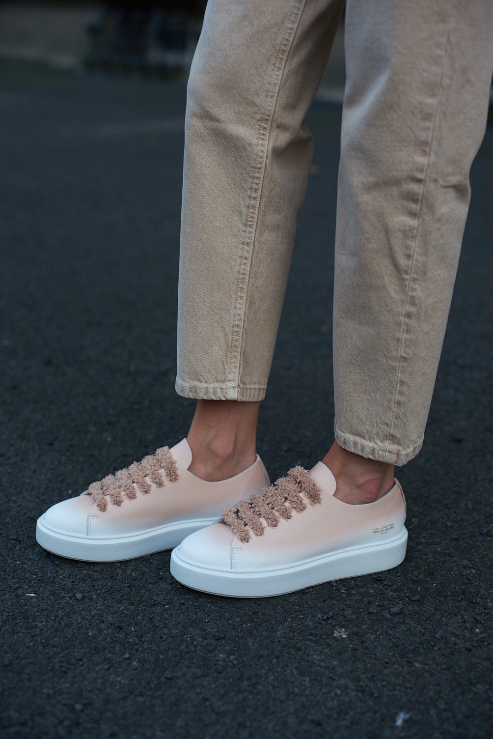 Sneakersy damskie skórzane GRACE SHADOW NUDE 42 - Vanda Novak