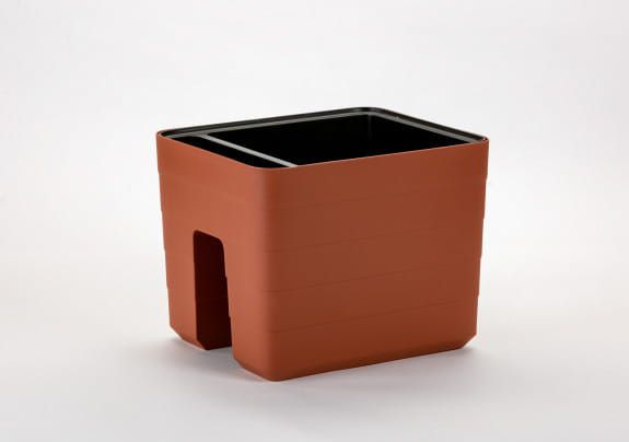 Doniczka balkonowa Plastia na balustradę 5,5L terakota 30x26cm 1szt