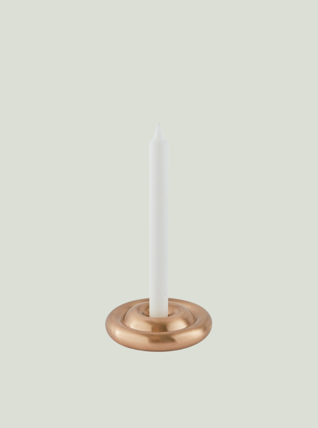 Świecznik Savi z litego mosiądzu Brushed Brass - niski OYOY Living