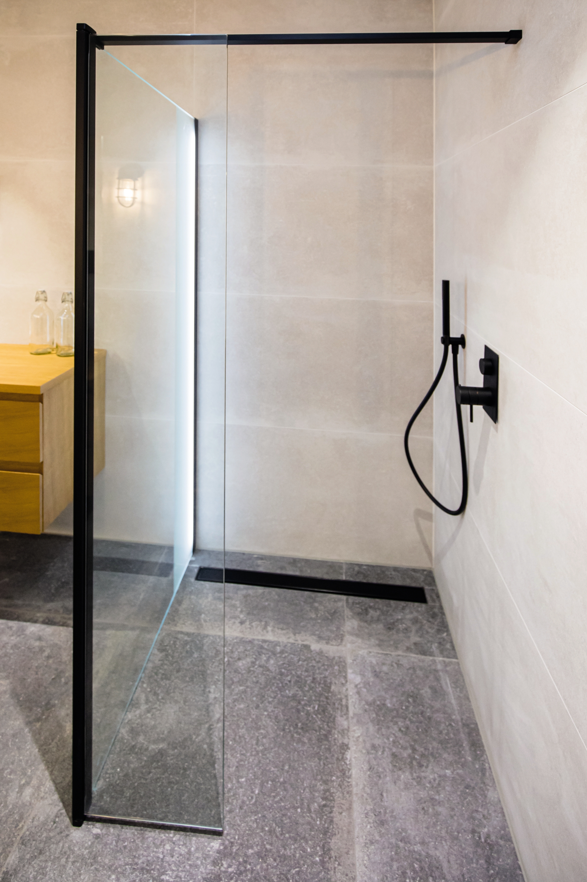 ACO ShowerDrain C Black odpływ liniowy 98,5 cm kołnierz przyścienny z rusztem Massive czarny 9010.91.18 - Wysyłka w 24h