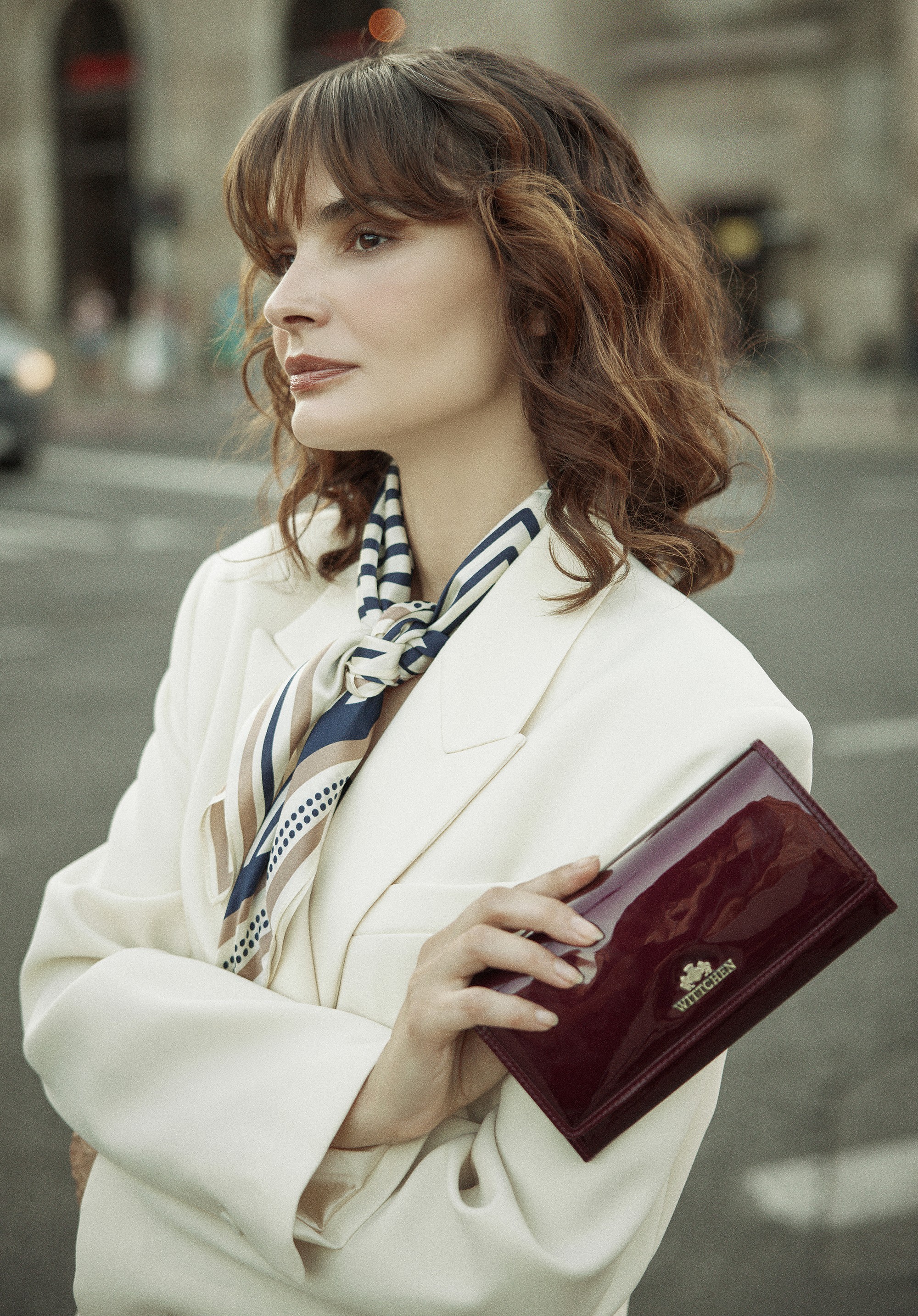 Damski portfel ze skóry lakierowanej podłużny bordowy