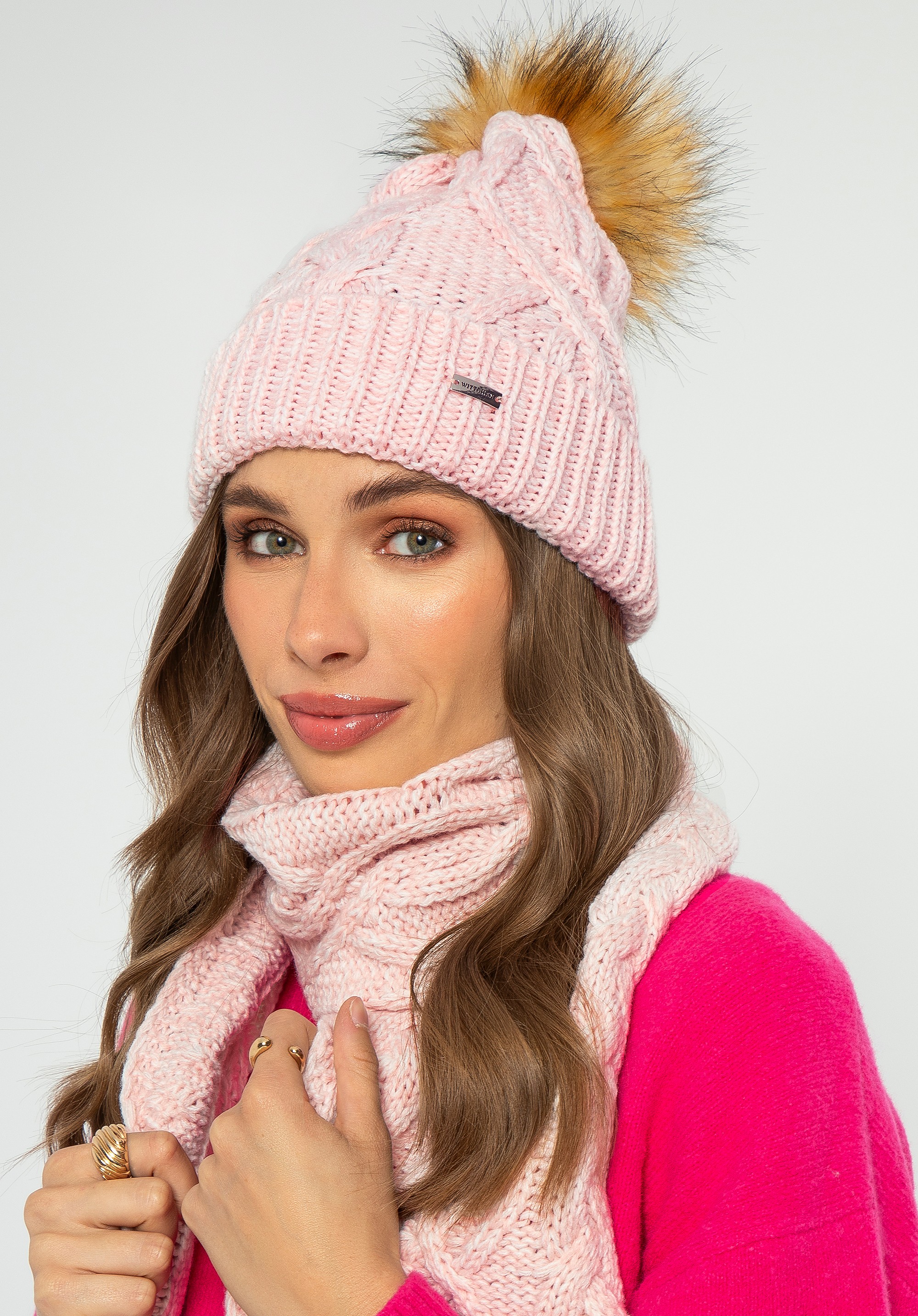 Damski komplet zimowy z warkoczowym splotem różowy