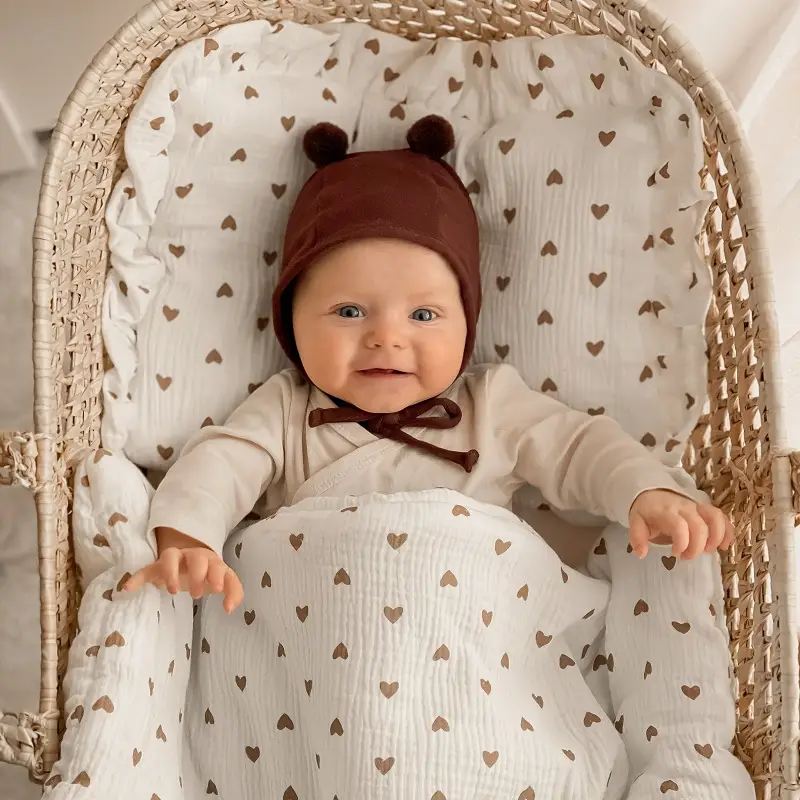 Komplet pościeli muślinowej z falbanką i wypełnieniem Serduszka - 100x75 + poduszka 30x40 cm