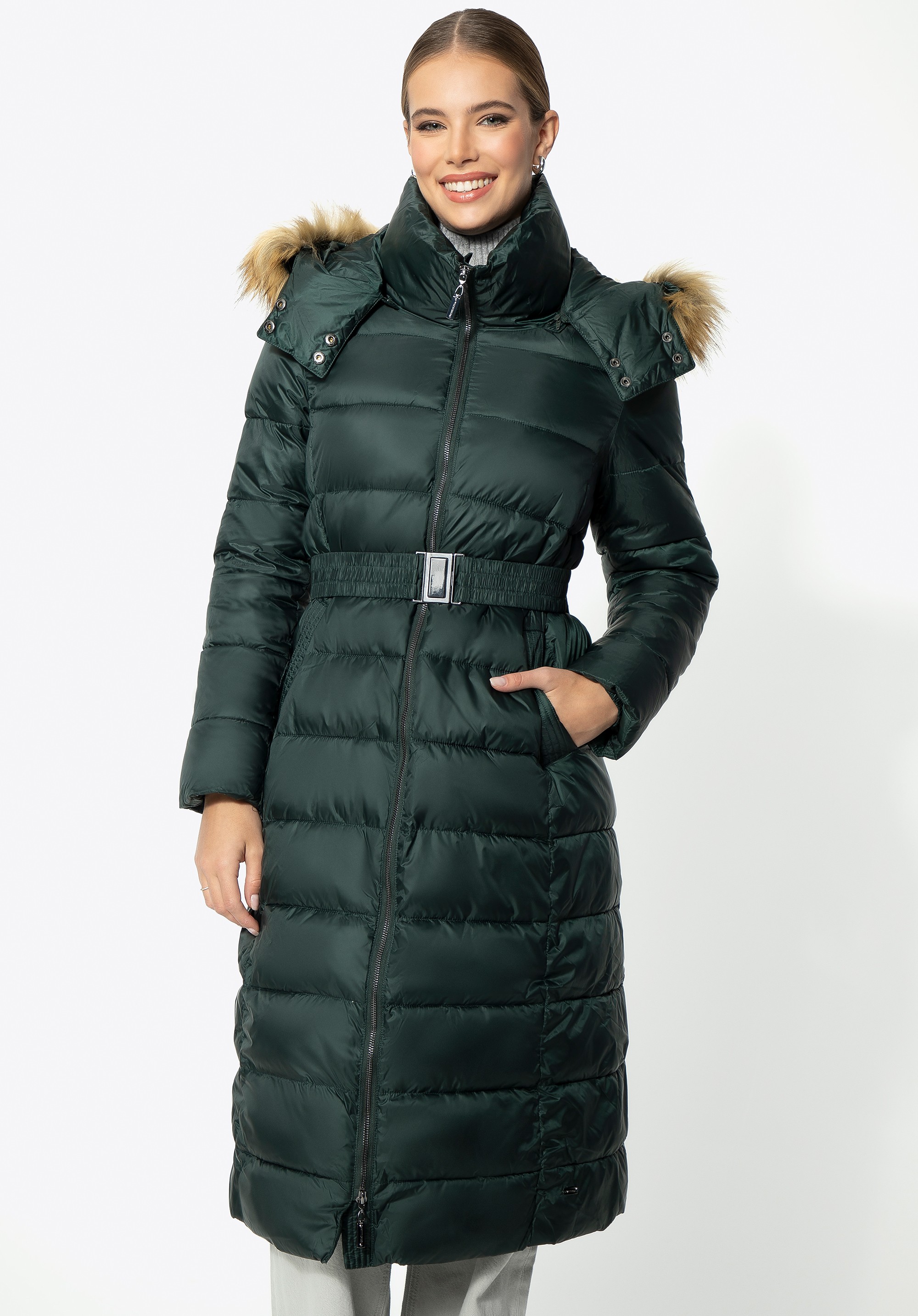 Damski płaszcz zimowy pikowany z kapturem zielony