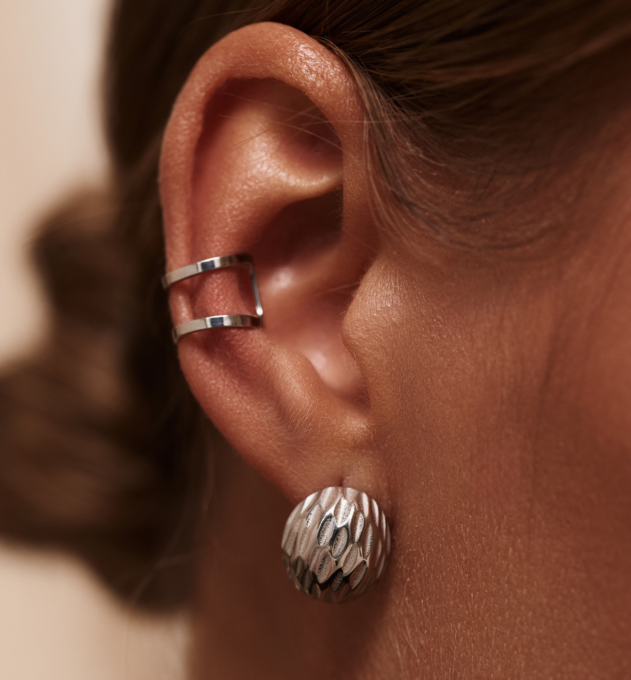 Kolczyki sztyfty kule srebrne młotkowane KSY0393 - By Dziubeka