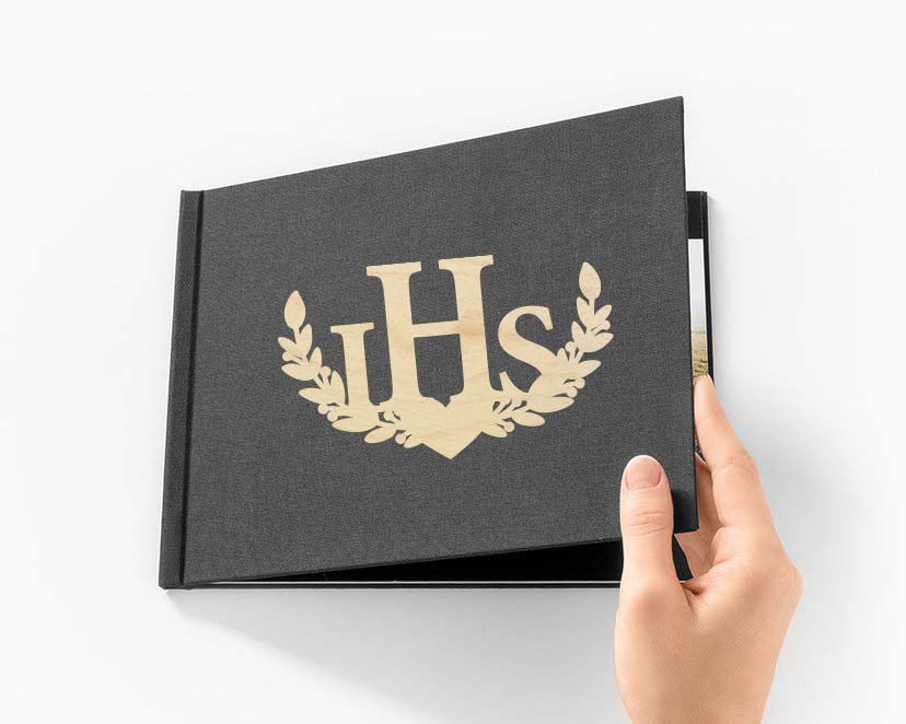 Napis emblemat IHS na ksiegę gości album do zdjęć drewno, dekoracja na Komunię Świętą Chrzest Święty