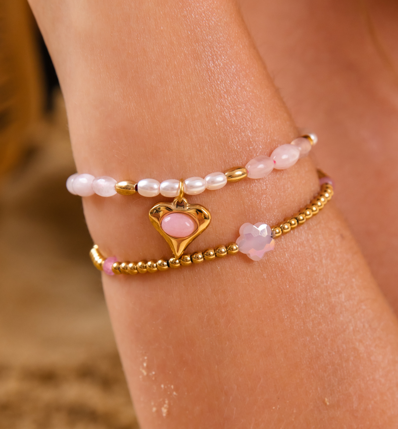 Bransoletka z różowymi kamieniami i sercem - By Dziubeka