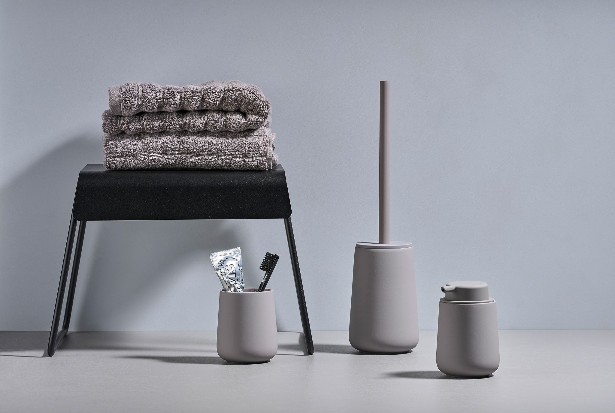 Zone Denmark Nova One szczotka toaletowa stojąca szara 330165