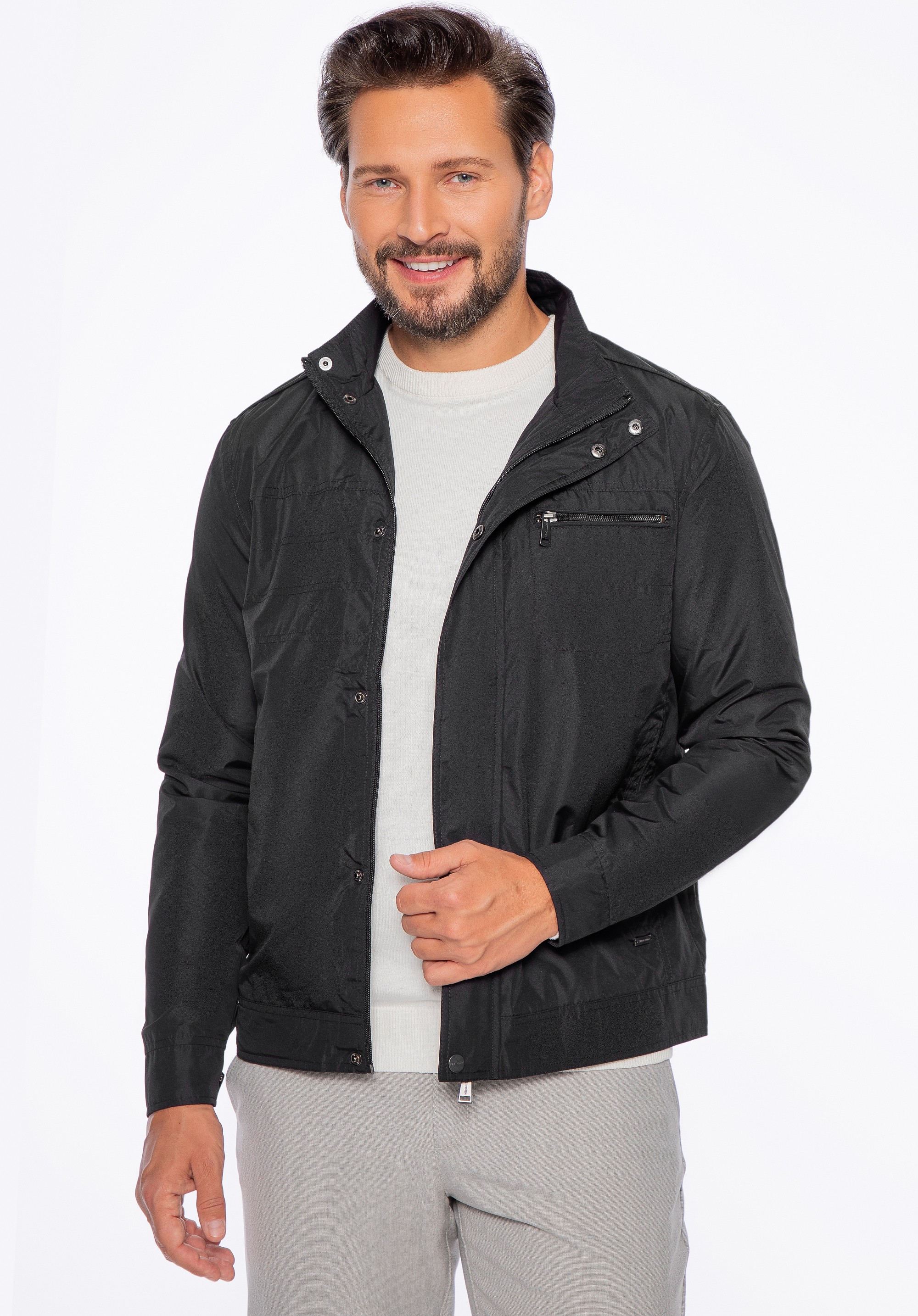 Męska kurtka wiatrówka z krytym zamkiem czarna