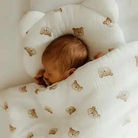 Komplet pościeli muślinowej Teddy z wypełnieniem i poduszką misiem 100x135