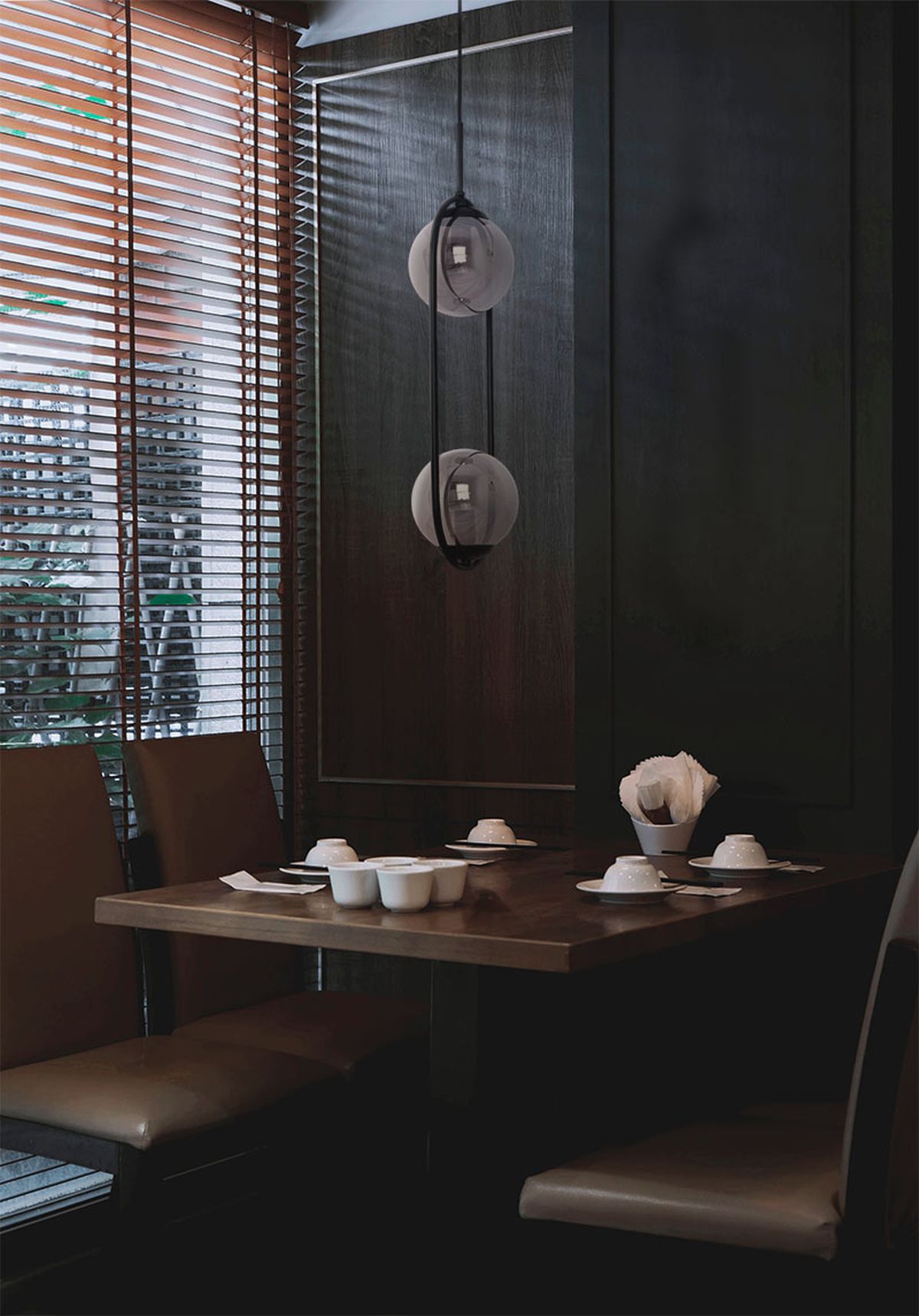 Kaja Davos lampa wisząca 2x40 W czarna-grafitowa K-5111