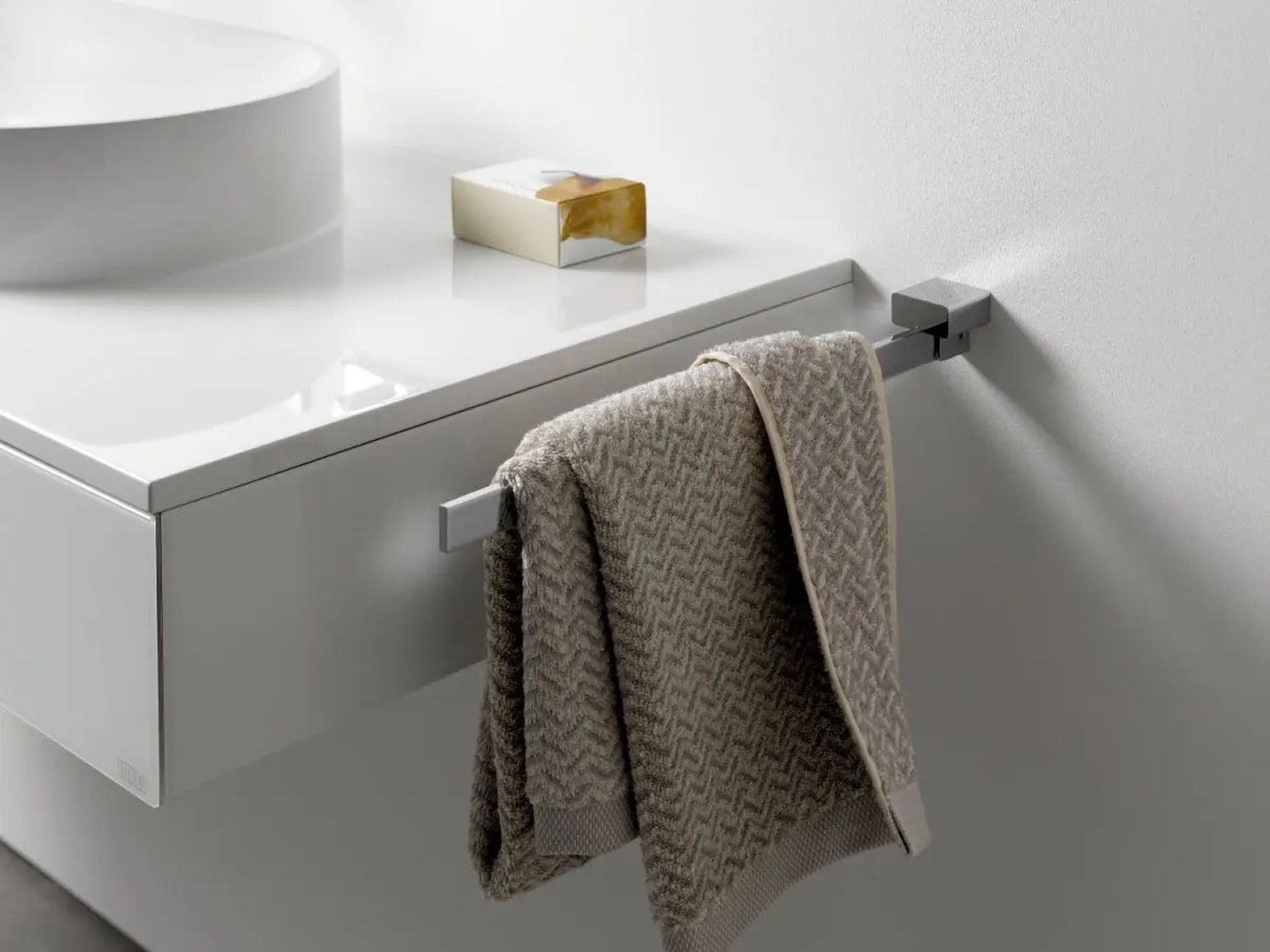 Emco Loft wieszak na ręcznik 41 cm chrom 055000142