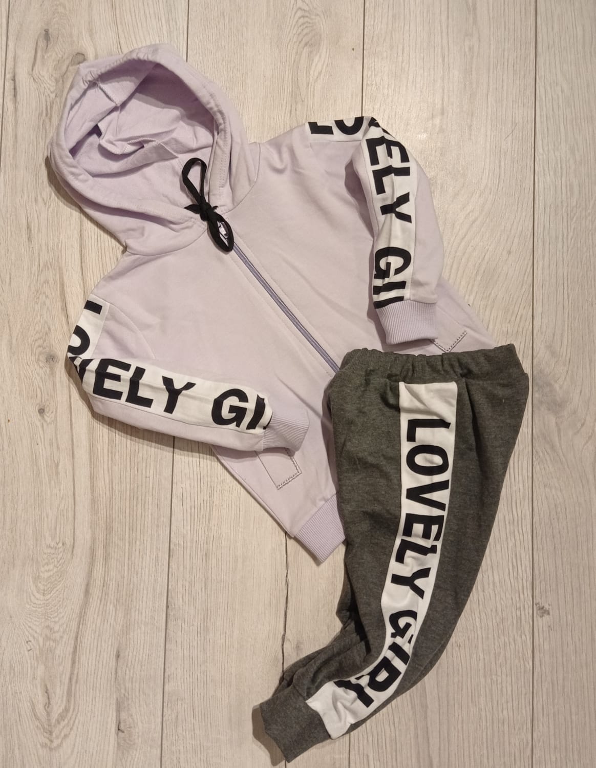 Komplet dresowy dla dziewczynki