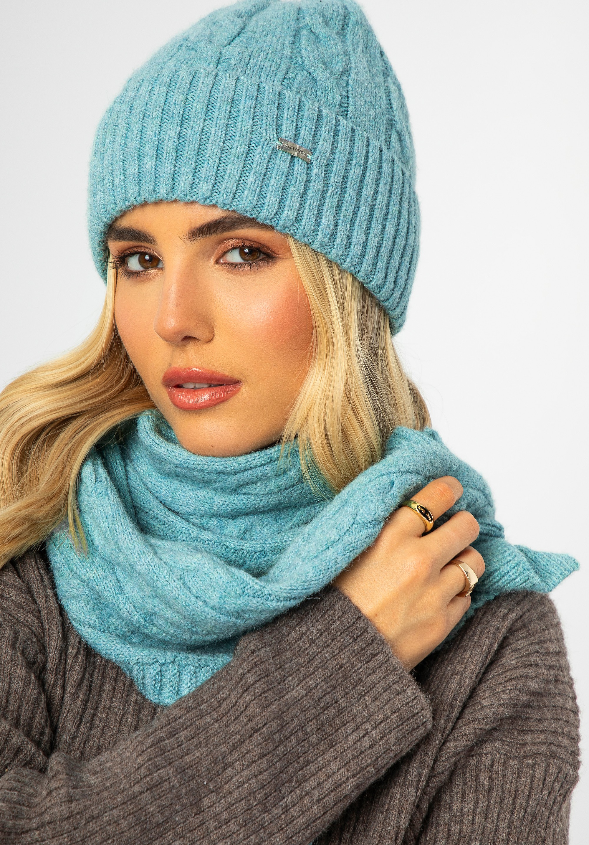 Damski komplet zimowy w warkoczowy wzór niebieski