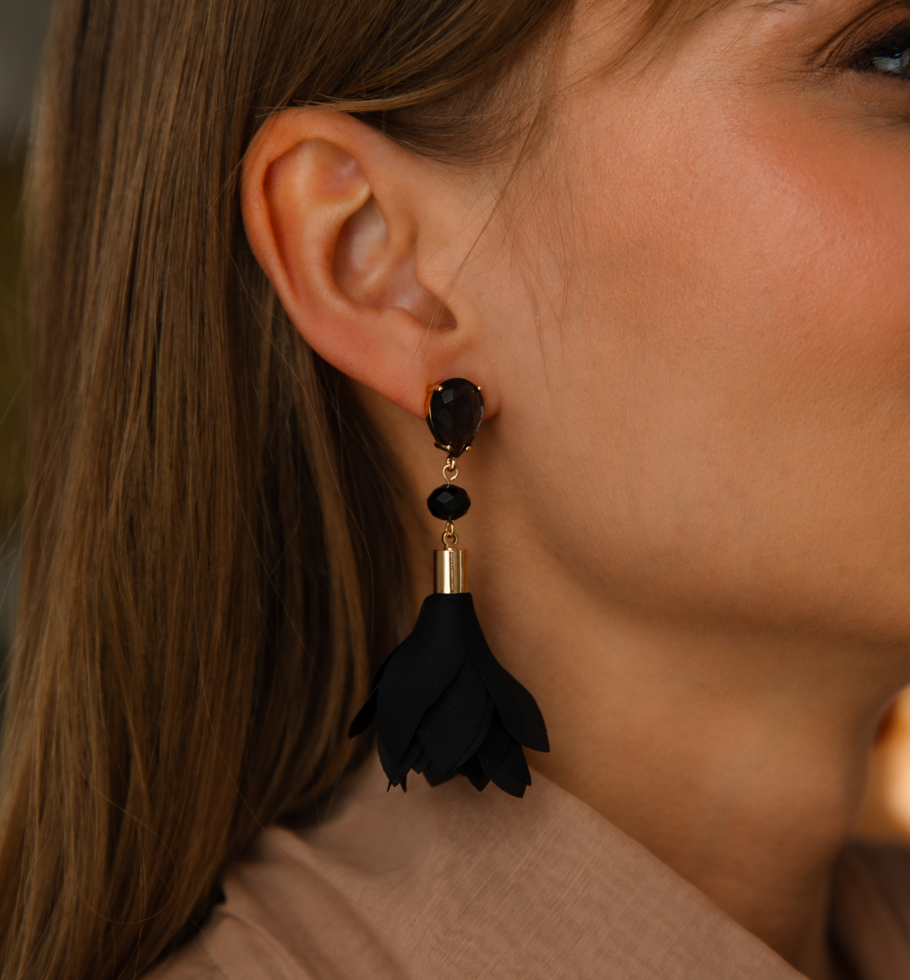 Kolczyki z czarną tkaniną KBL1893