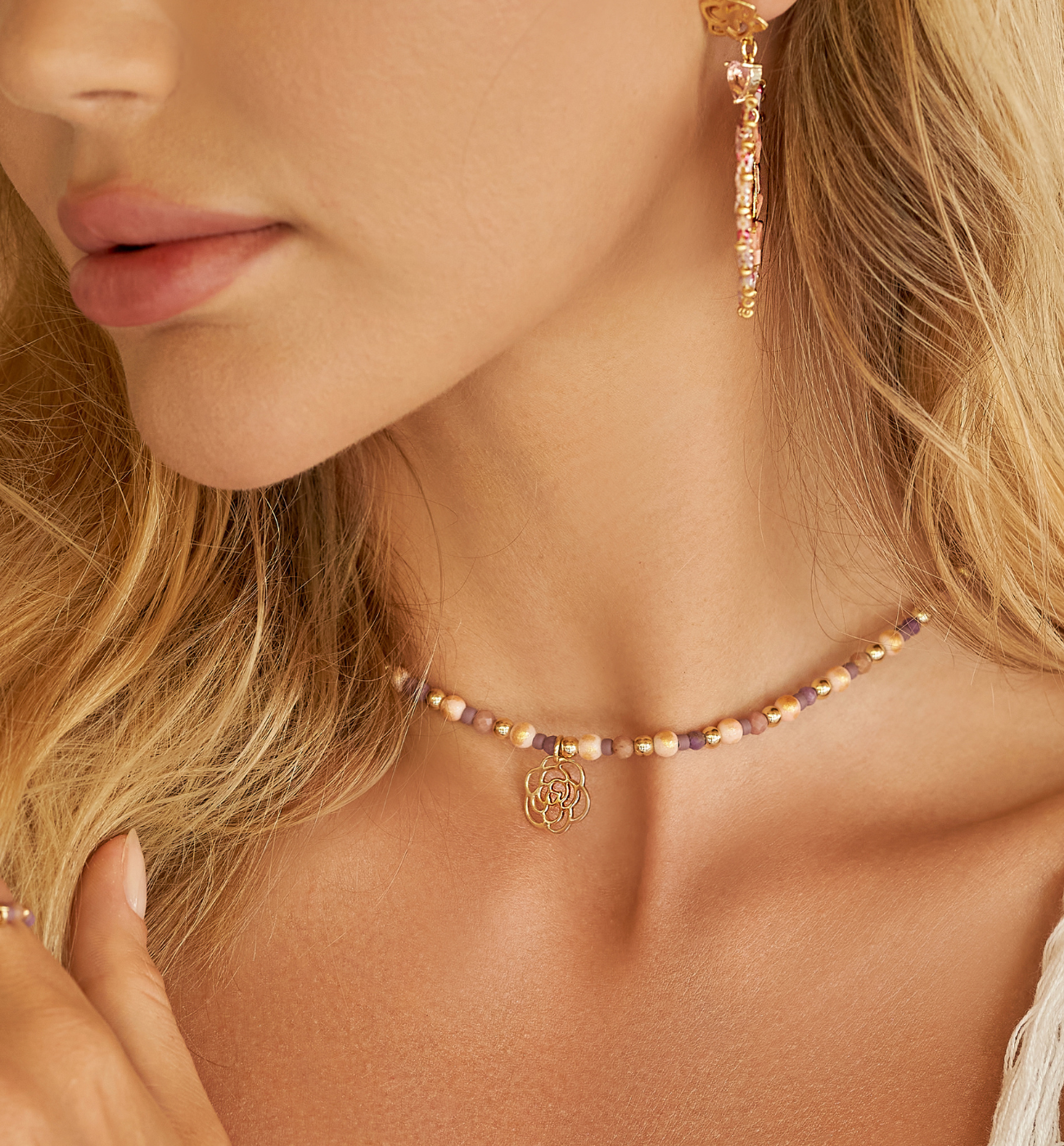 Naszyjnik fioletowy z różą Sanur NBI0007