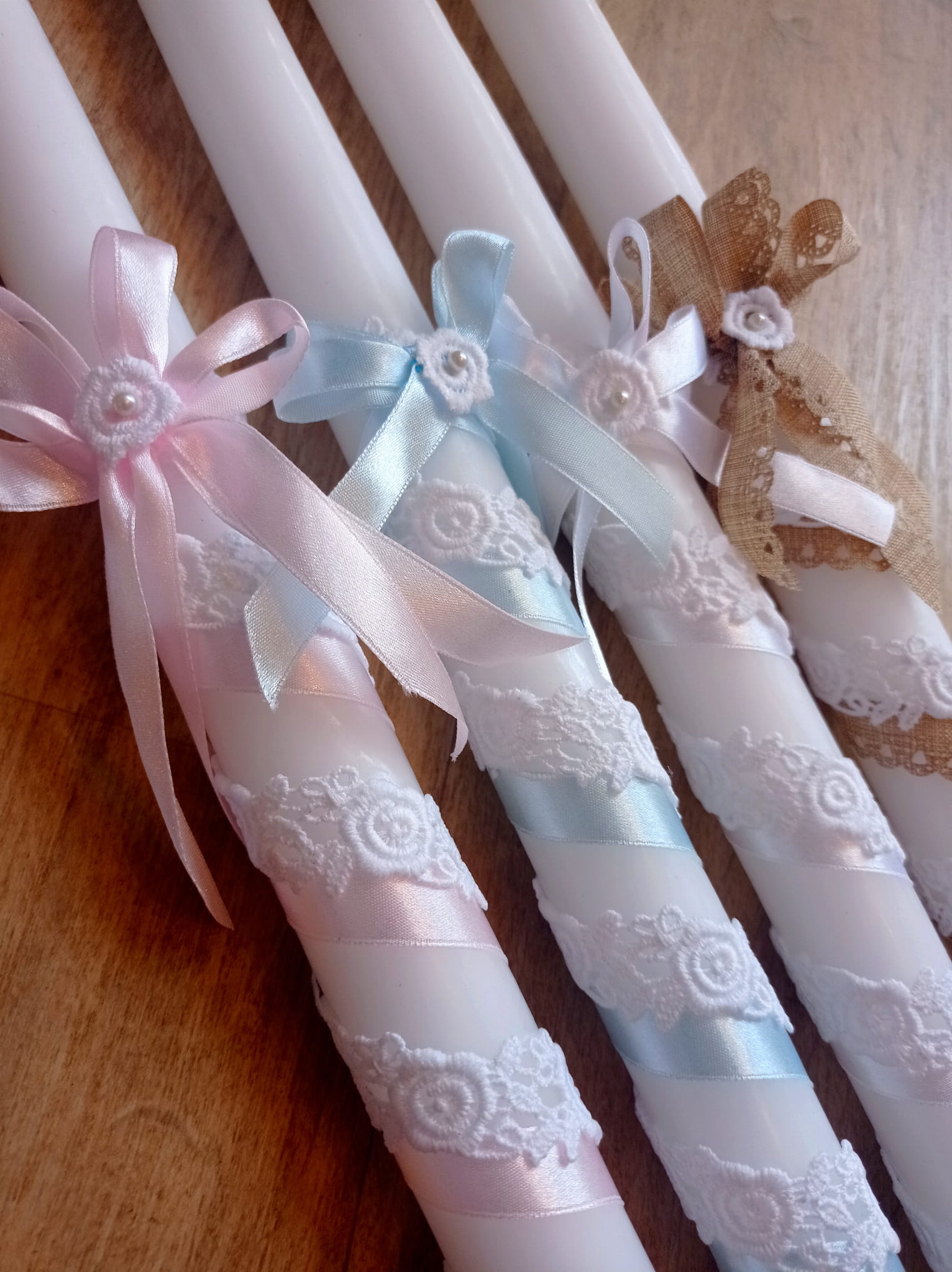 Świeca do chrztu z koronką beżowa