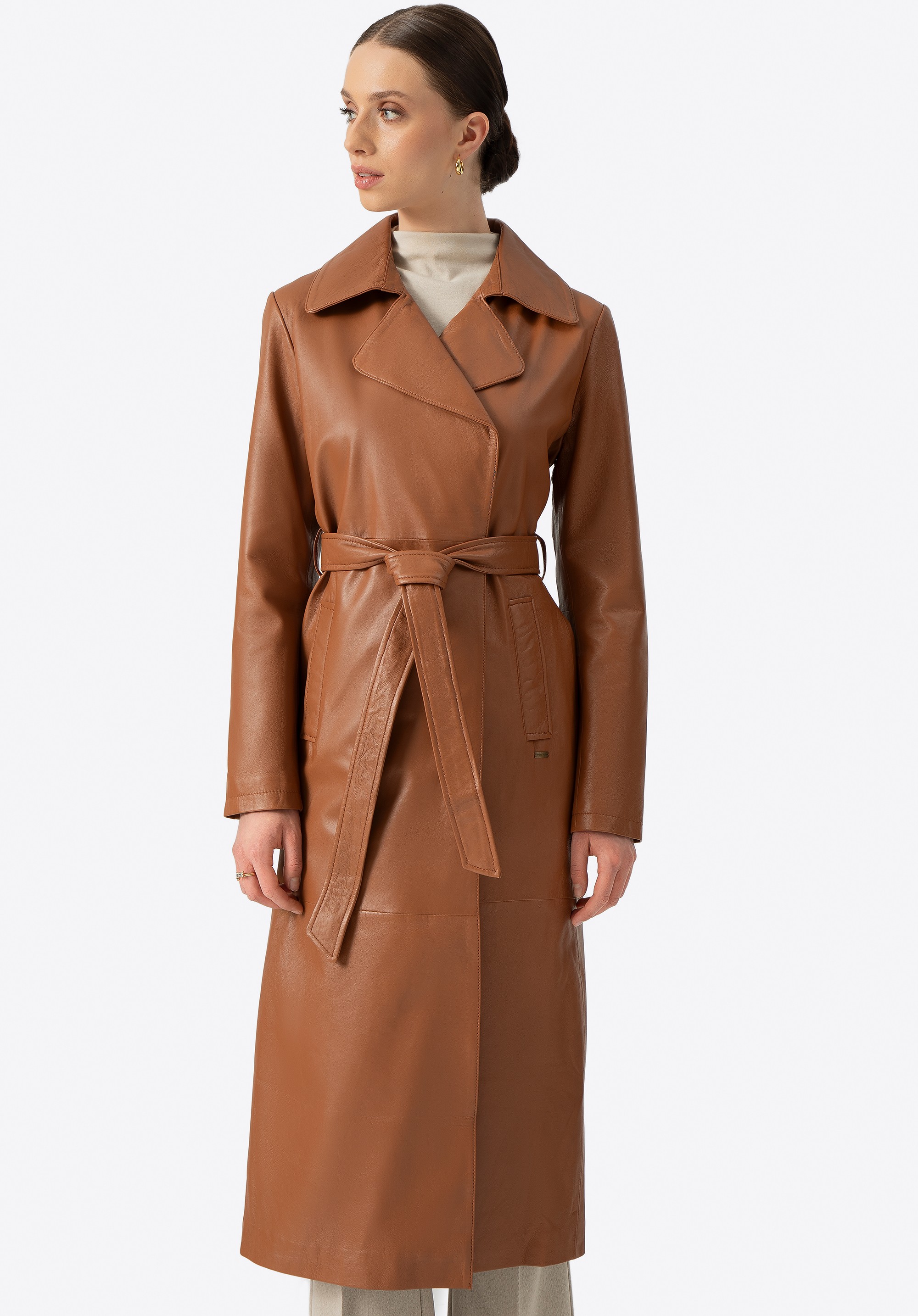 Damski płaszcz skórzany z paskiem jasny brąz