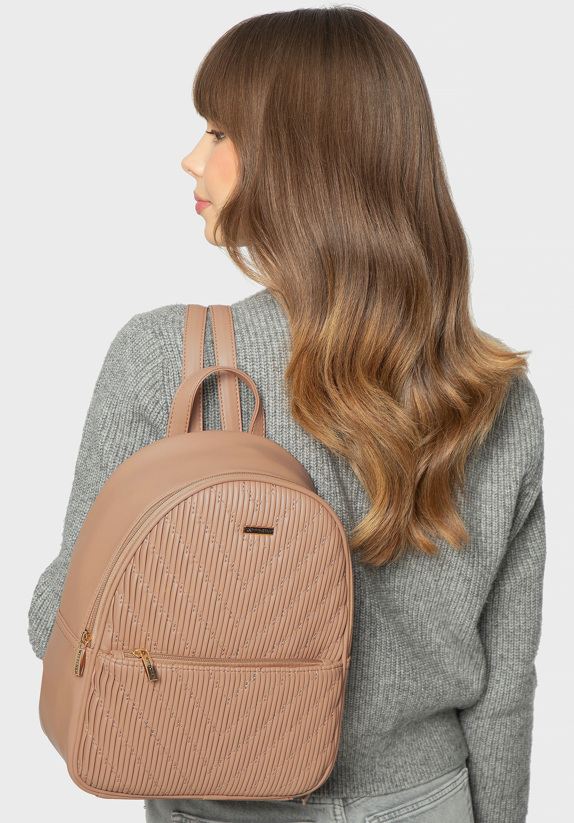 Damski plecak z ekoskóry w pionowe przeszycia beżowy