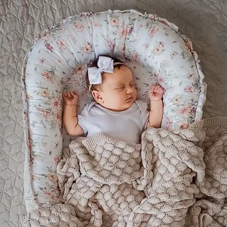 Kokon niemowlęcy Meadow i velvet beż