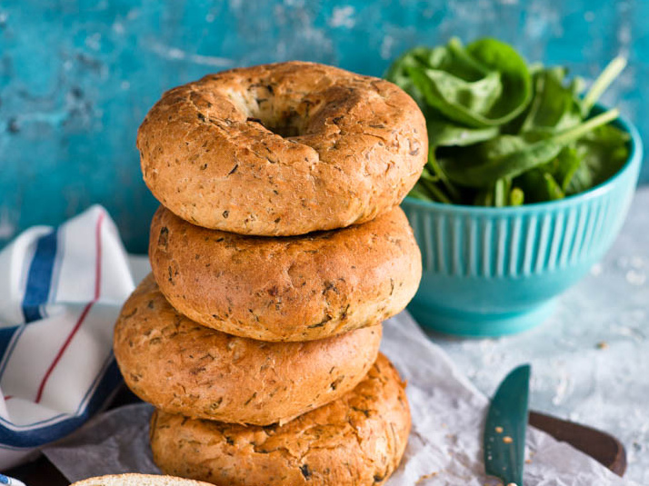 Bajgiel ze Szpinakiem (3 szt.) 240 g - Piekarnie Cukiernie Putka