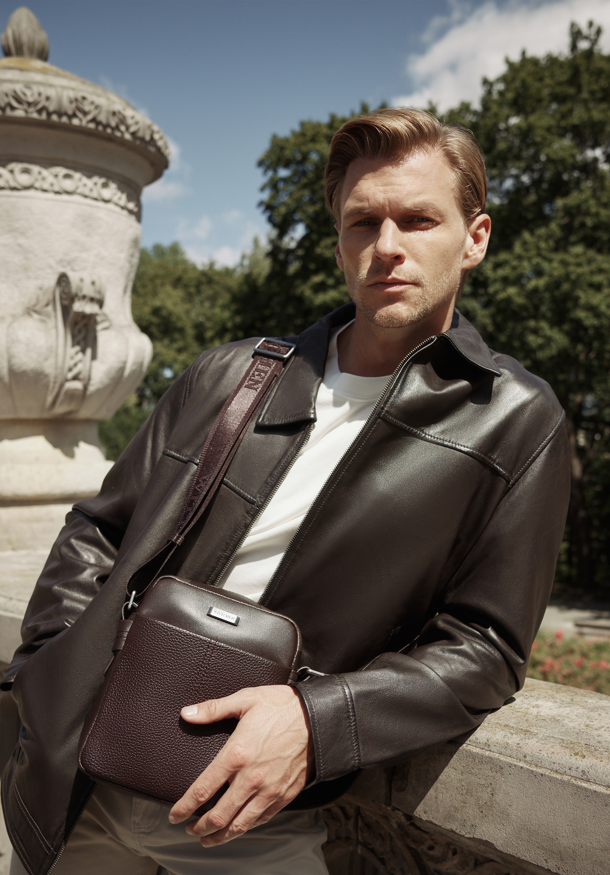 Męska listonoszka ze skóry naturalnej z przeszyciem ciemny brąz