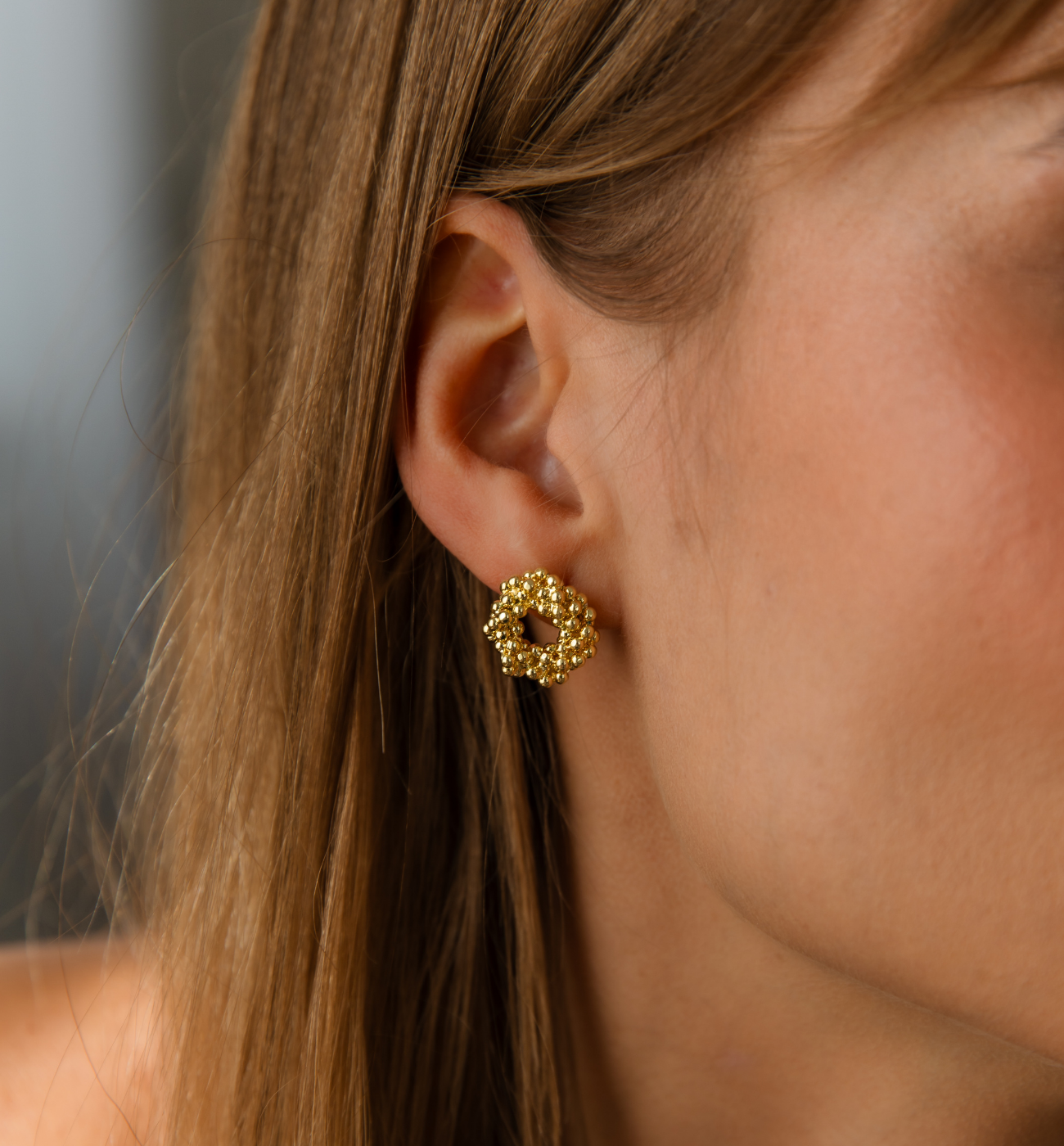 Kolczyki okrągłe z kuleczkami złote - By Dziubeka