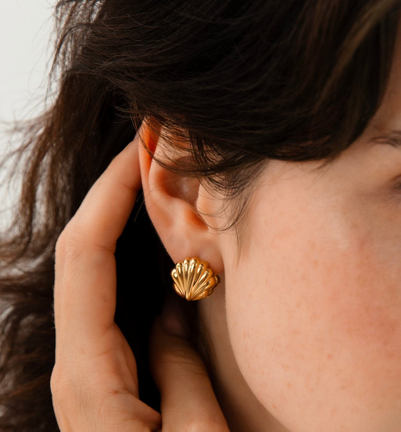 Kolczyki z muszlą złote Cuore del Mare - By Dziubeka