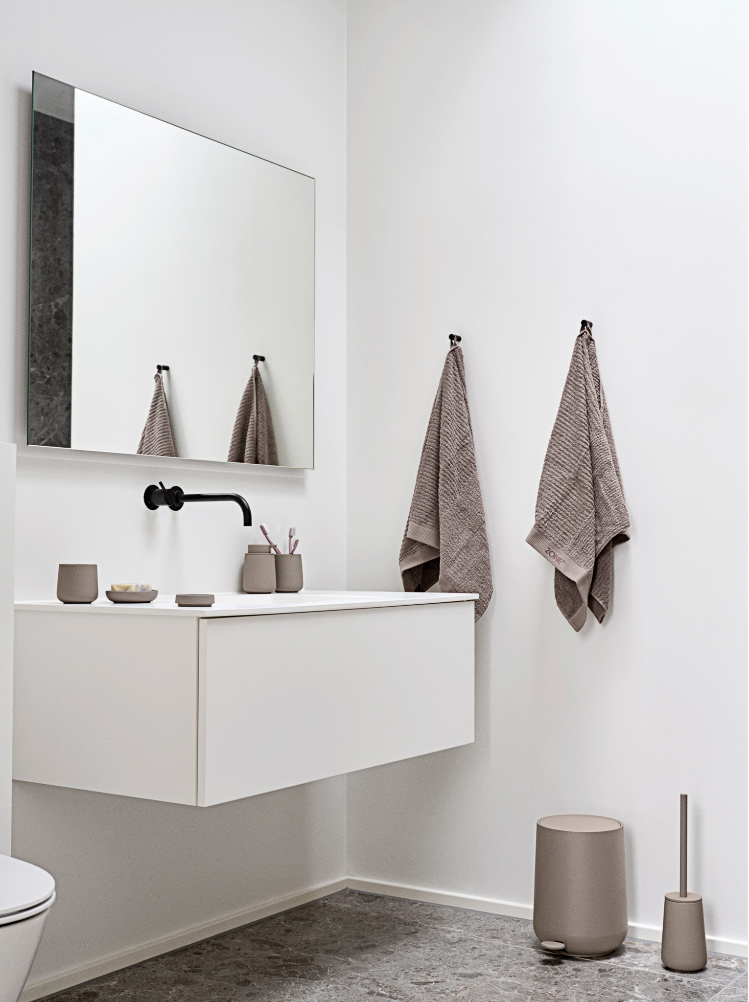 Zone Denmark Nova dozownik do mydła 250 ml 28086