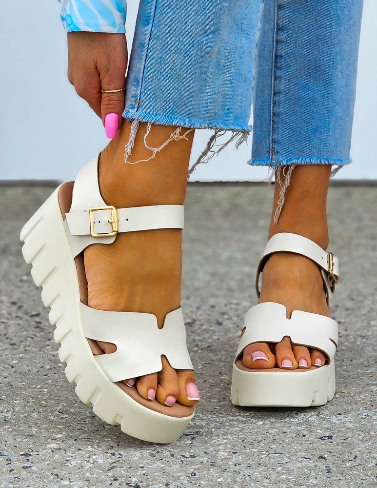 Lekkie Sandały Na Koturnie Varles Beżowe