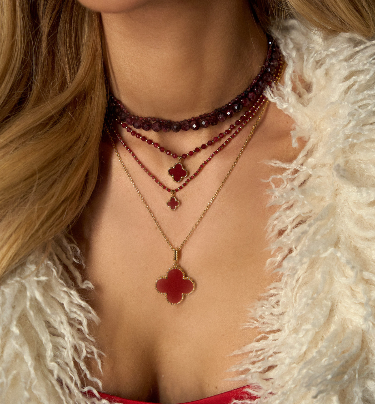 Naszyjnik bordowy z granatami NTW1346