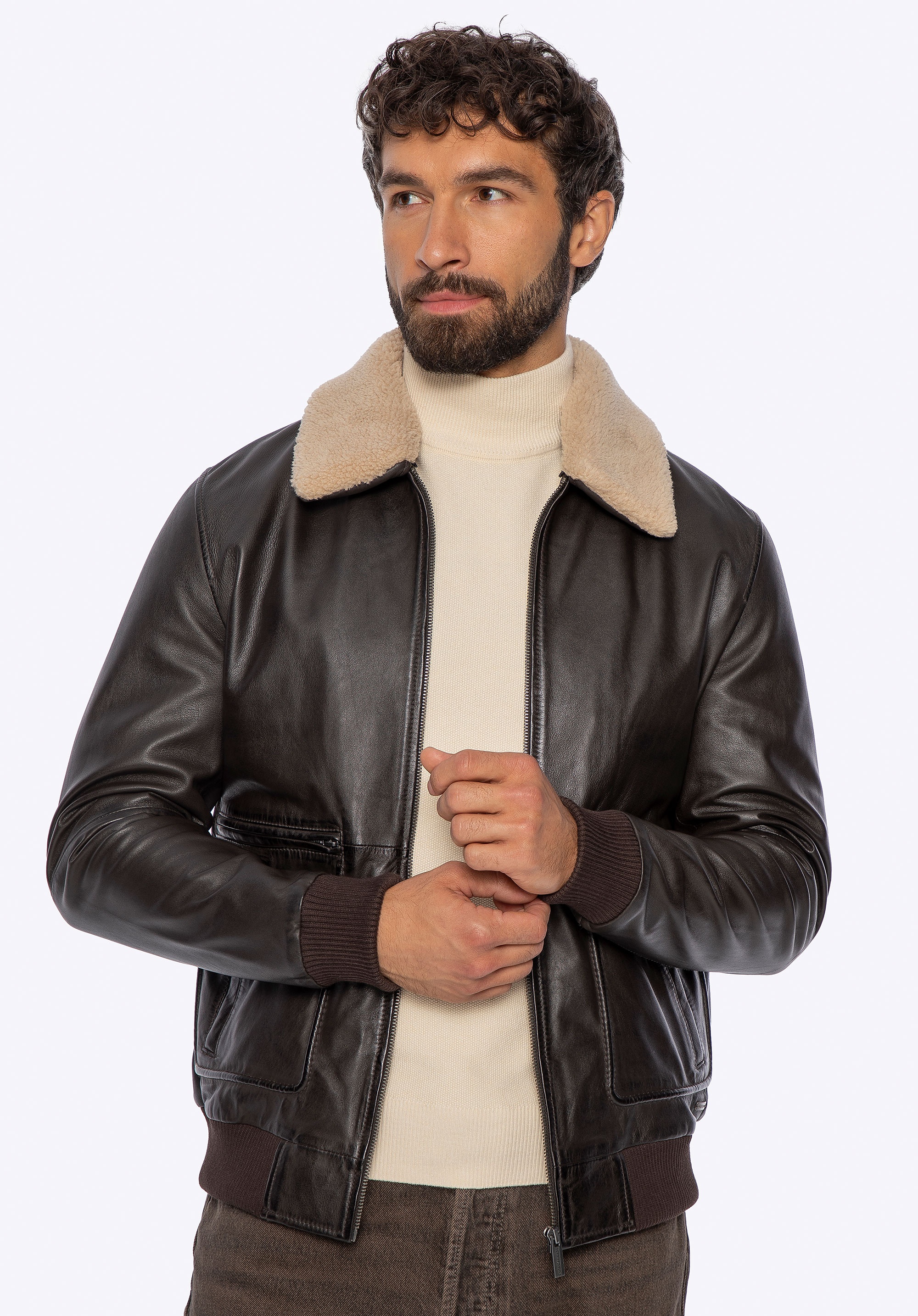 Męska kurtka ze skóry naturalnej z futrzanym kołnierzem brązowa