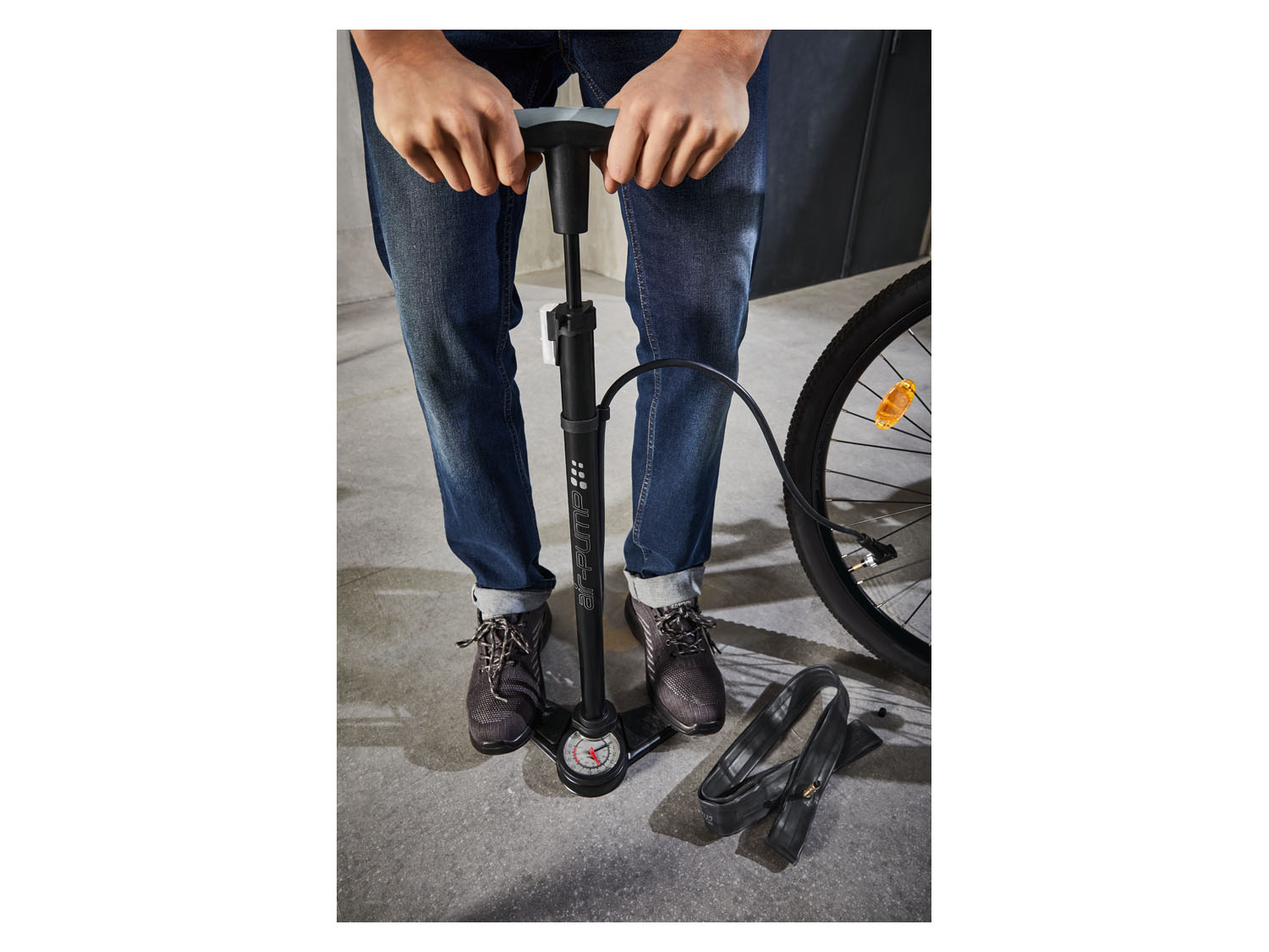 Crivit Pompka nożna z manometrem