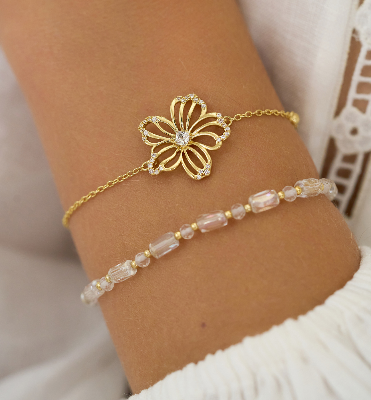 Bransoletka z połyskującymi kryształkami BSC2054