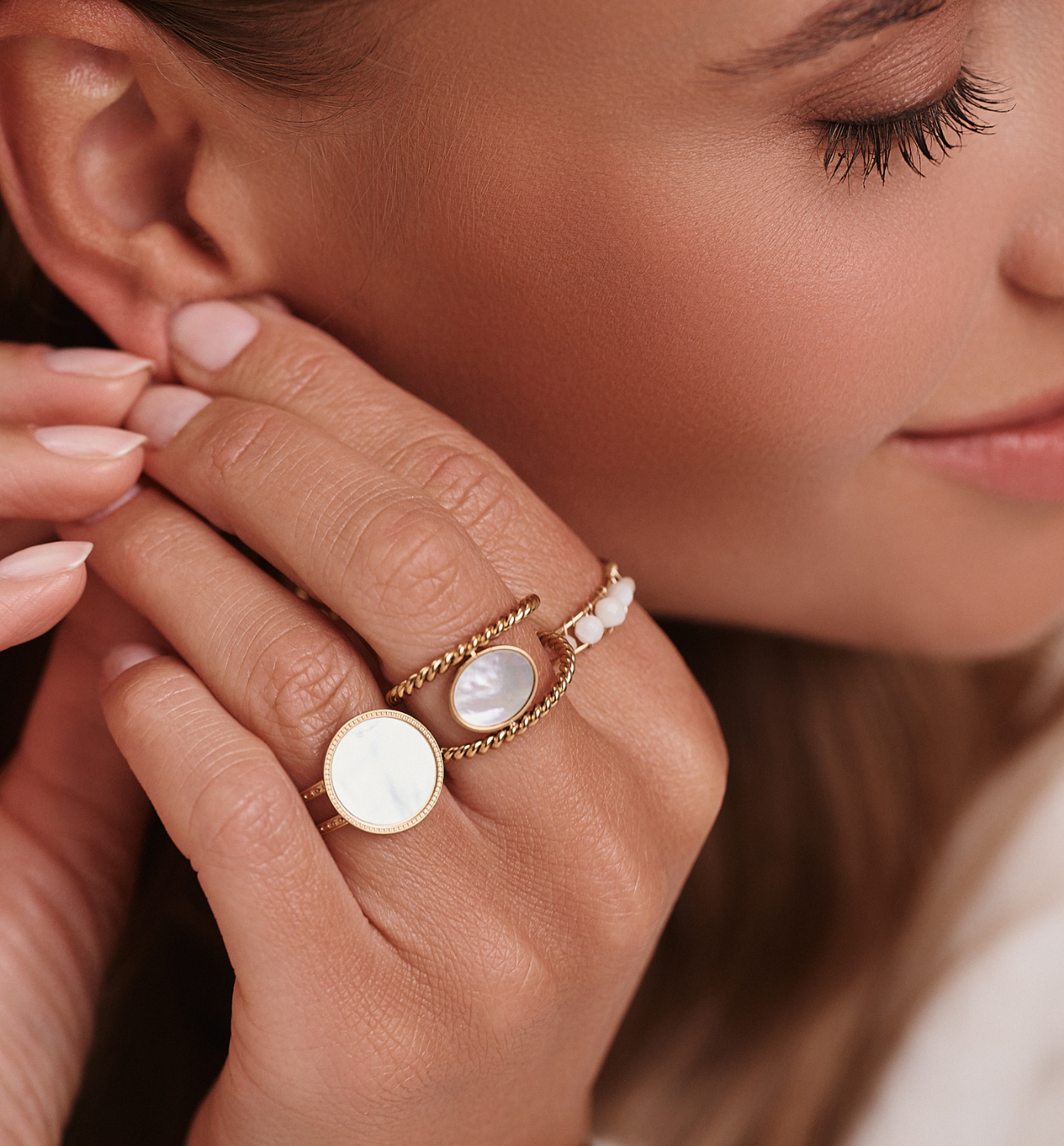 Pierścionek z masą perłową złoty PEA0053 - By Dziubeka