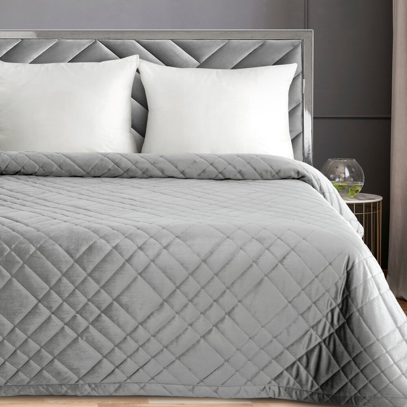 Narzuta na łóżko 220x240 cm srebrna RIVERA 6 z przeszyciami welwetowa