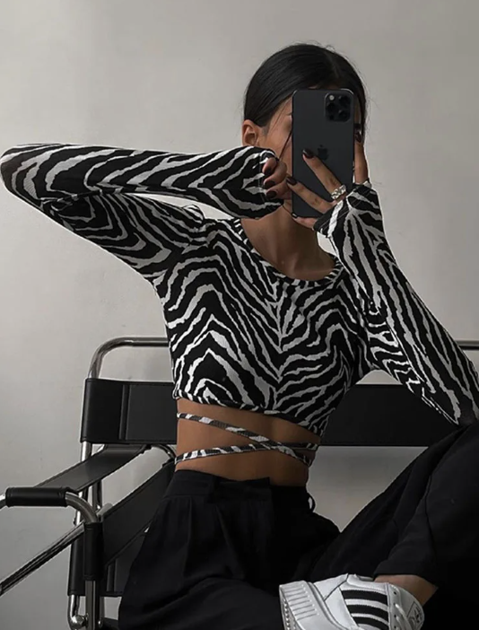 Seksowny top wiązany , długi rękaw 022