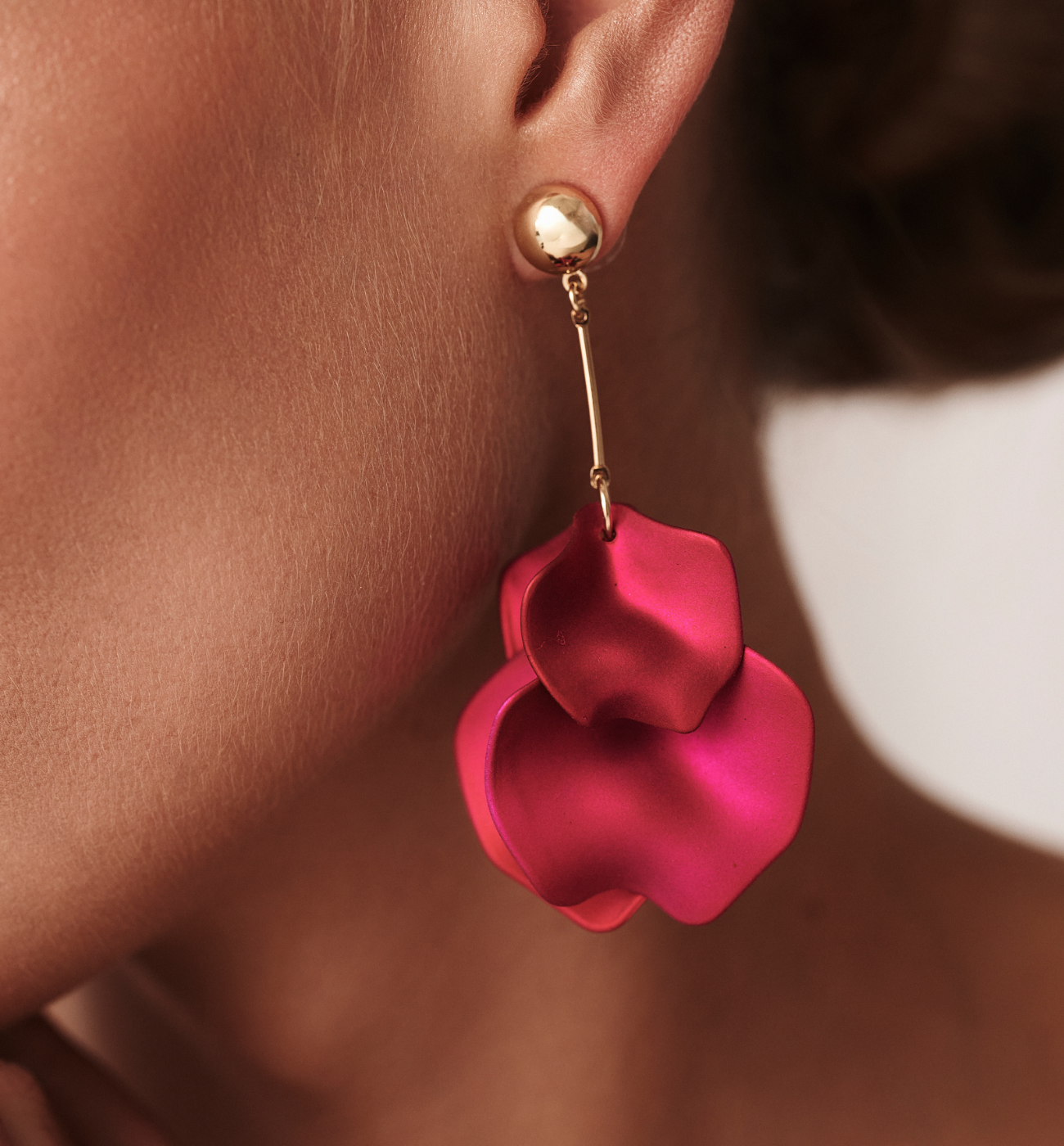 Kolczyki fuksjowe z płatkami Amaranta KFF0097