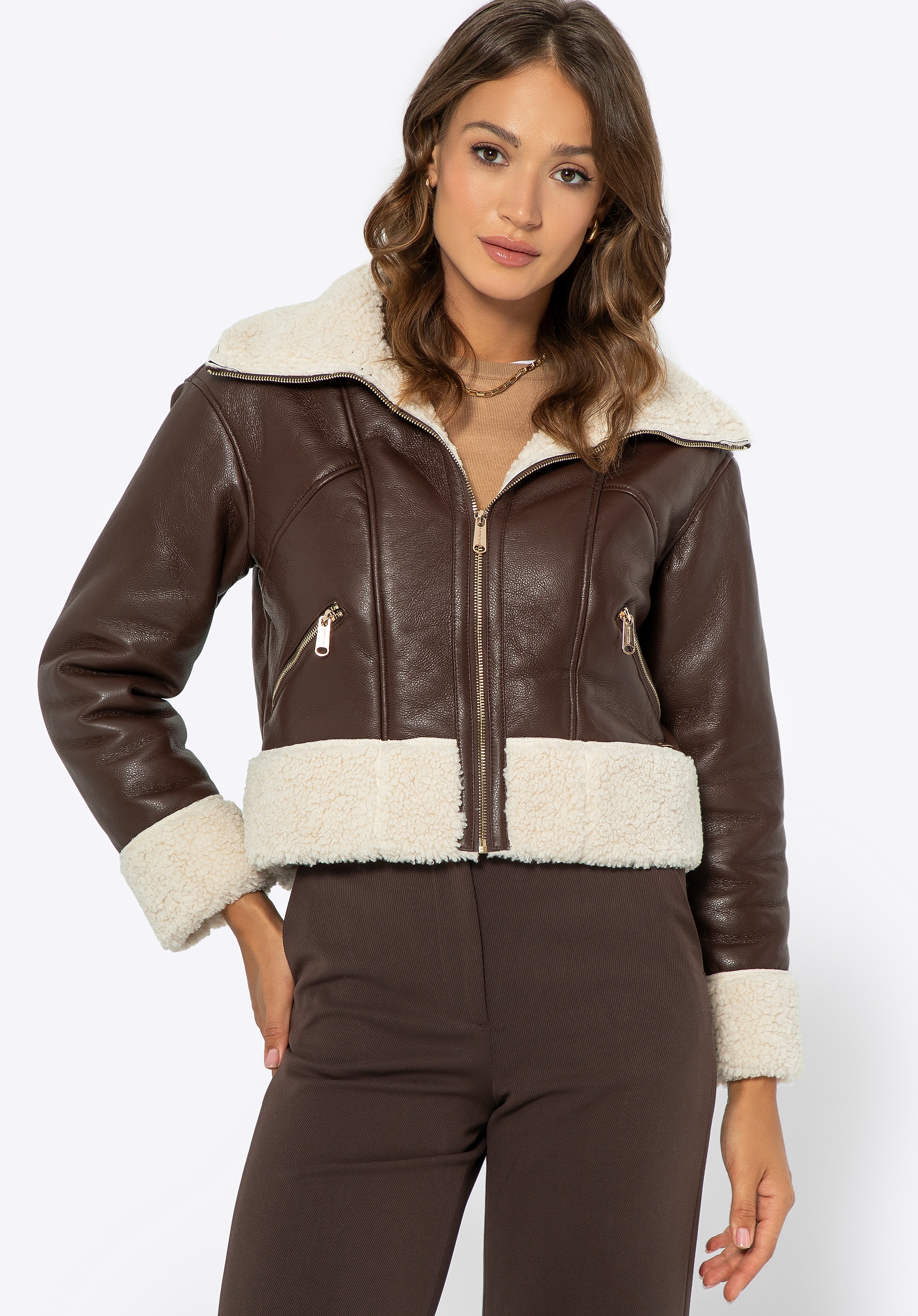 Dodatkowy rabat 25% - Damska kurtka z futerkiem krótka brązowa