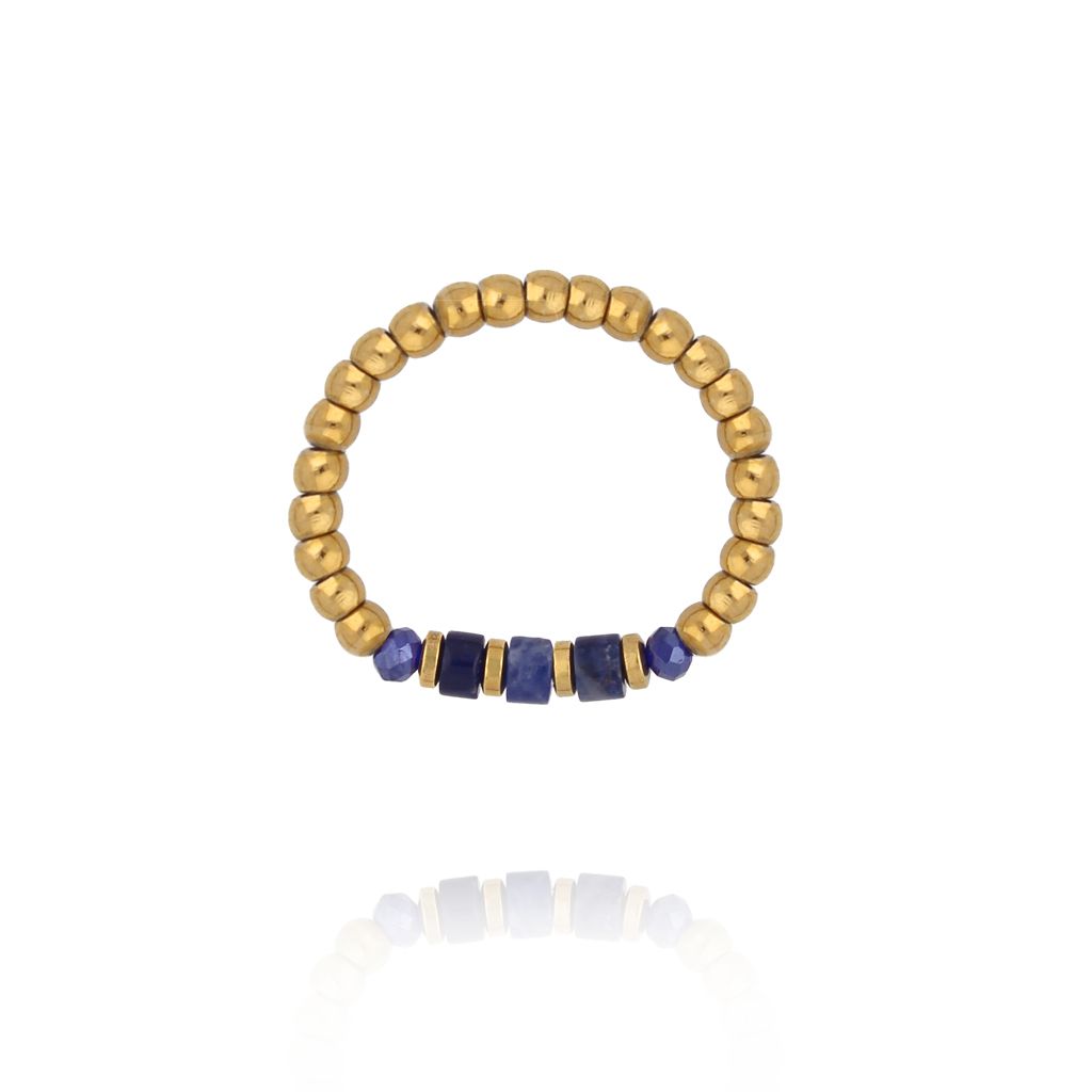 Pierścionek elastyczny ze złotych kuleczek z niebieskim sodalitem PTW0628